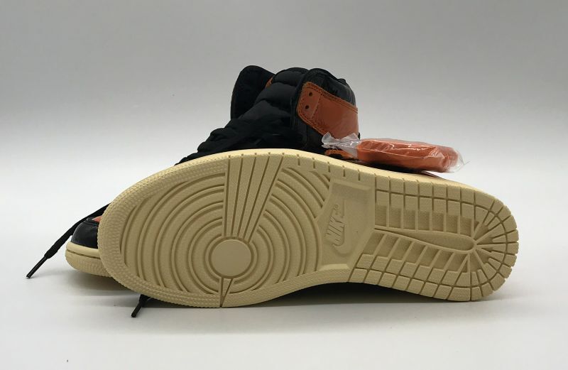 Bstsneaker- Air Jordan 1 Retro High Shattered Backboard 3.0 555088-028  