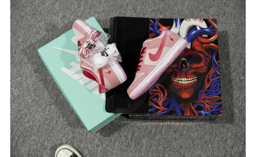 Bstsneaker-Nike SB Dunk Low Strange Love Skateboards CT2552-800 