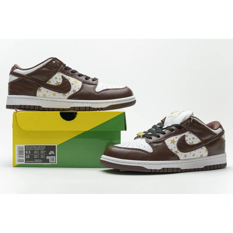  Supreme x Nike SB Dunk Low &quot;Brown Stars” DH3228-103 