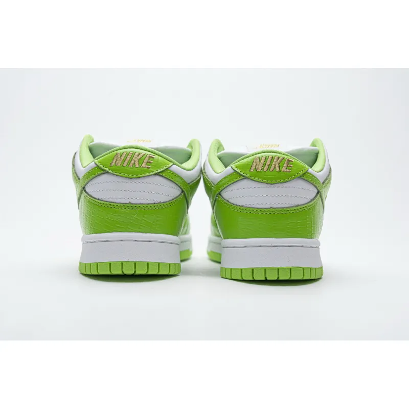  Supreme x Nike SB Dunk Low &quot;Green Stars” DH3228-101 