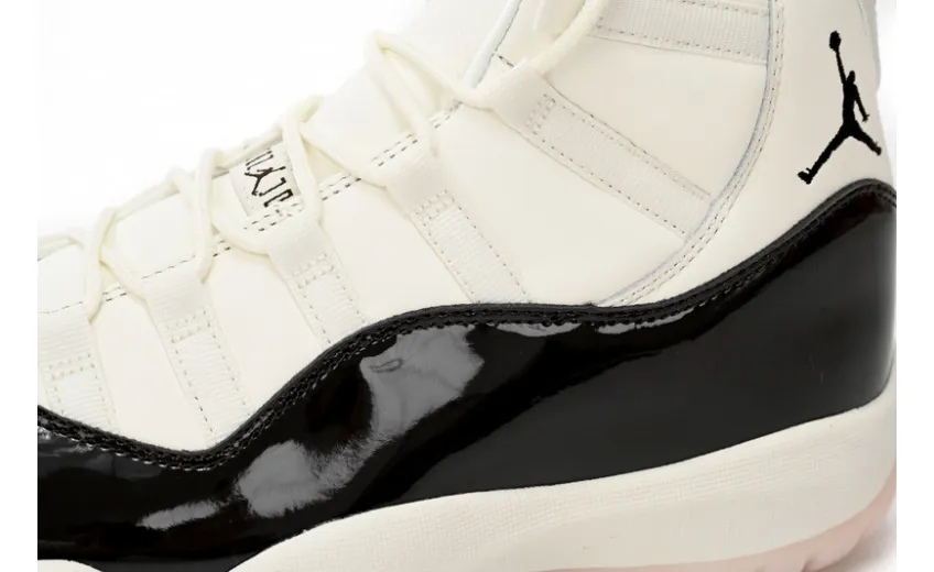 Air Jordan 11 Neapolitan AR0715-101