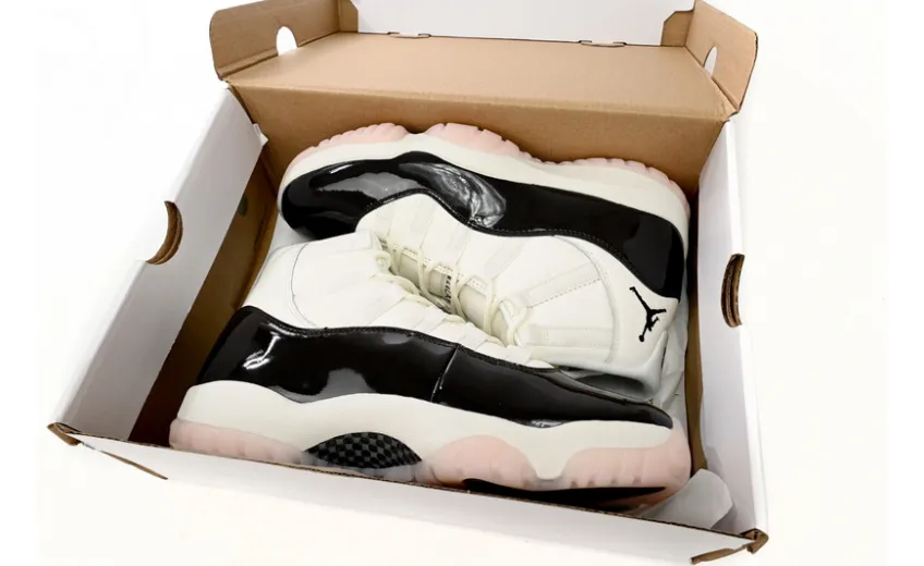 Air Jordan 11 Neapolitan AR0715-101