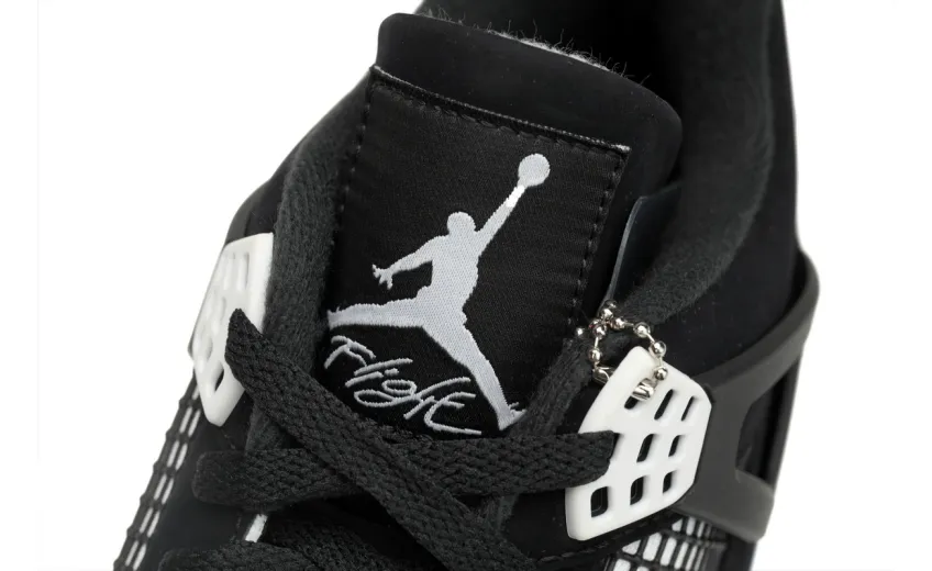 Air Jordan 4 White Thunder FQ8138-001