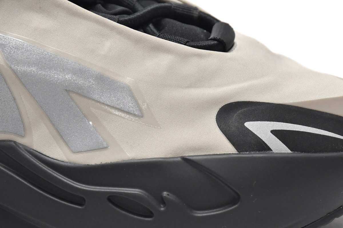 Bstsneaker-Adidas Yeezy Boost 700 MNVN Black Beige FV3729 