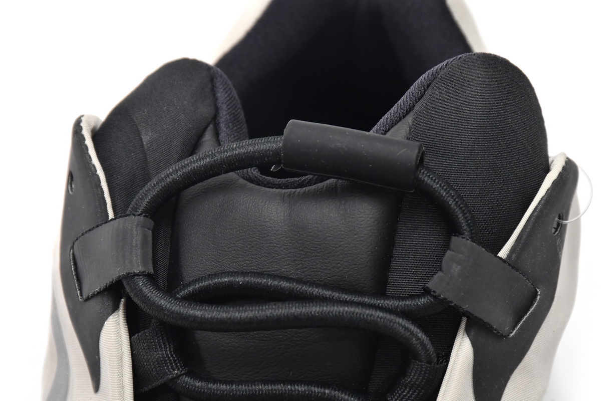 Bstsneaker-Adidas Yeezy Boost 700 MNVN Black Beige FV3729 