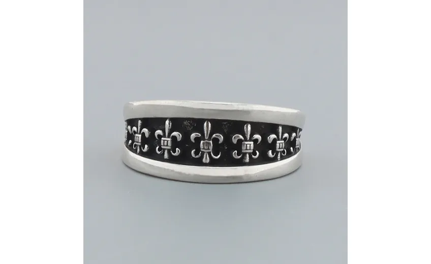 Chrome Hearts Asymmetric Scout Flower Ring 140