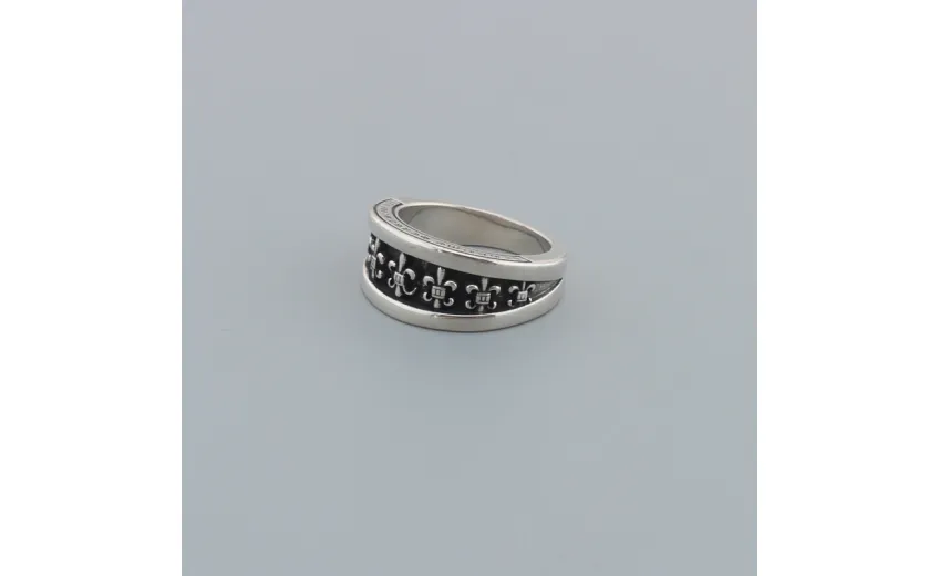 Chrome Hearts Asymmetric Scout Flower Ring 140
