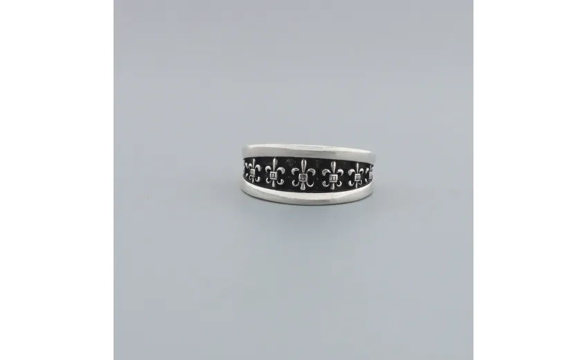 Chrome Hearts Asymmetric Scout Flower Ring 140