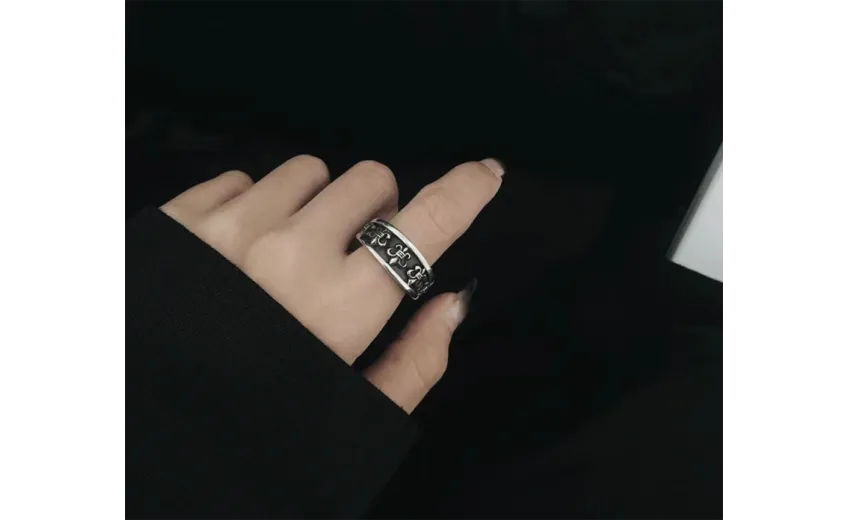 Chrome Hearts Asymmetric Scout Flower Ring 140