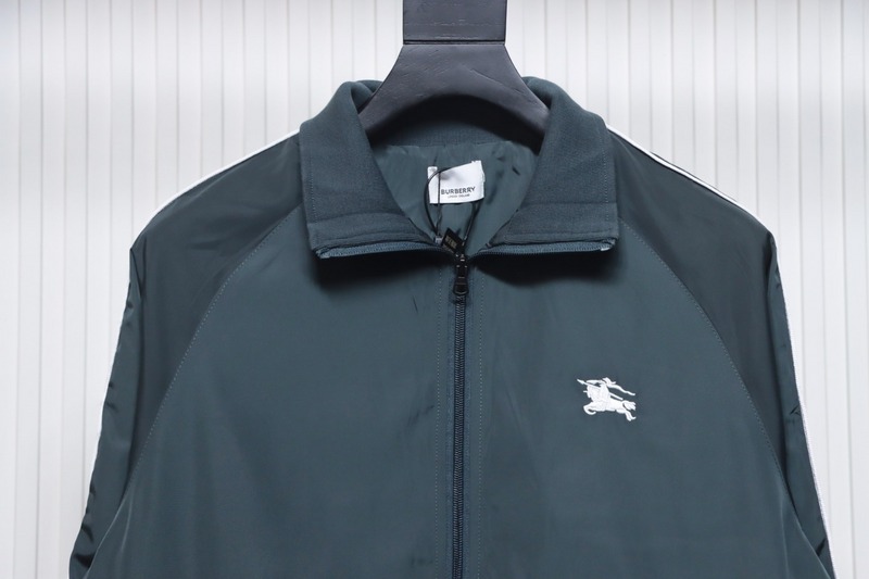 Bstsneaker-Burberry flocked back horse jacket green 270