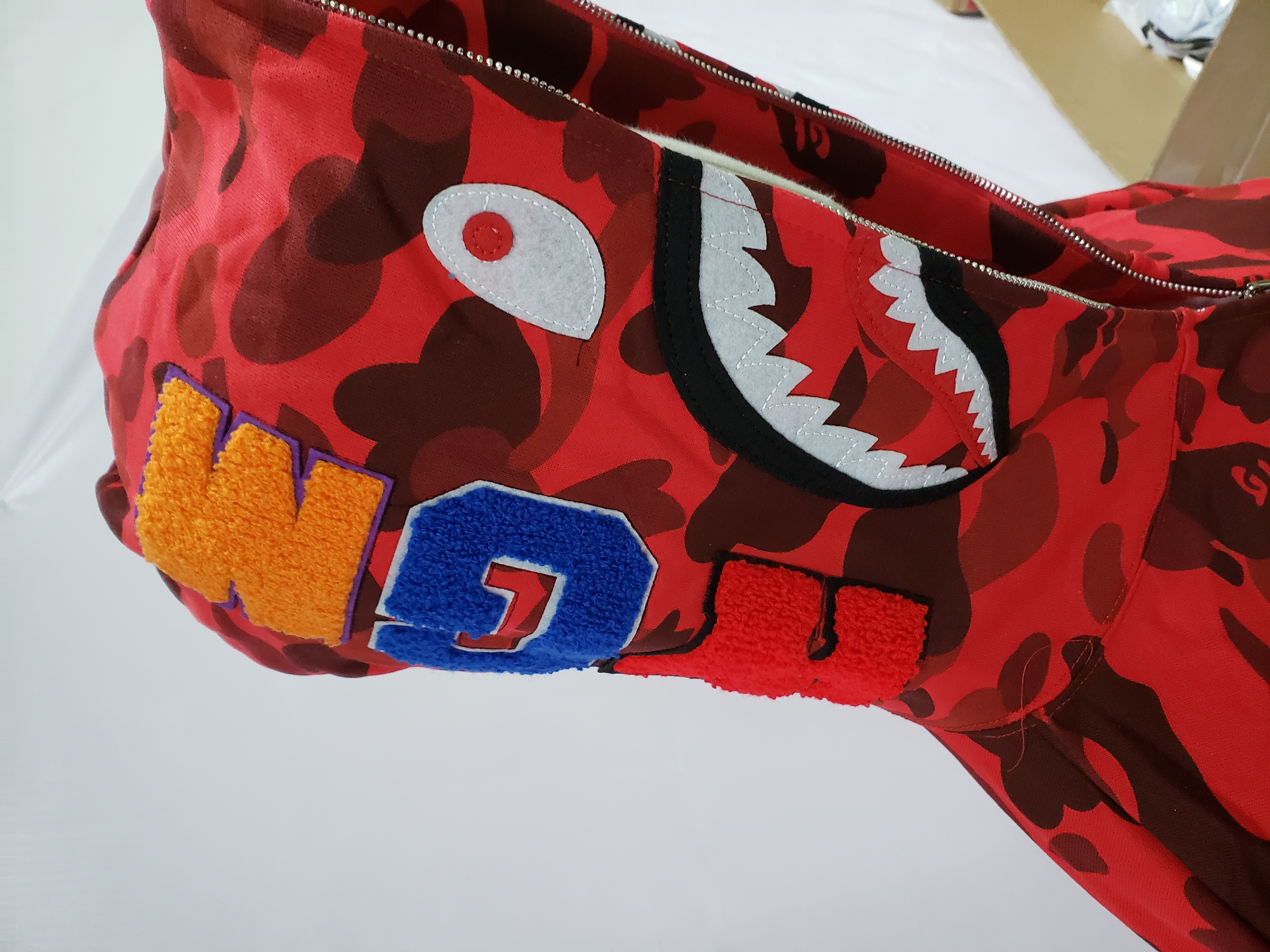 Bstsneaker-BAPE Color Camo Shark Zip Hoodie Red 4580793322511