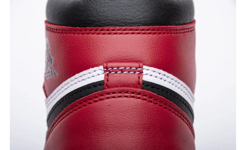 Bstsneaker- Air Jordan 1 Retro Black Toe (2016) 555088-125 