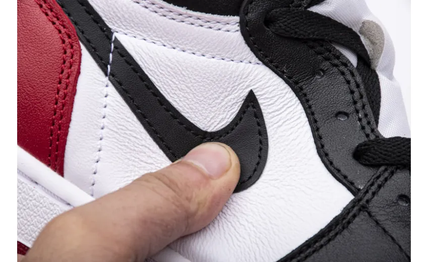 Bstsneaker- Air Jordan 1 Retro Black Toe (2016) 555088-125 