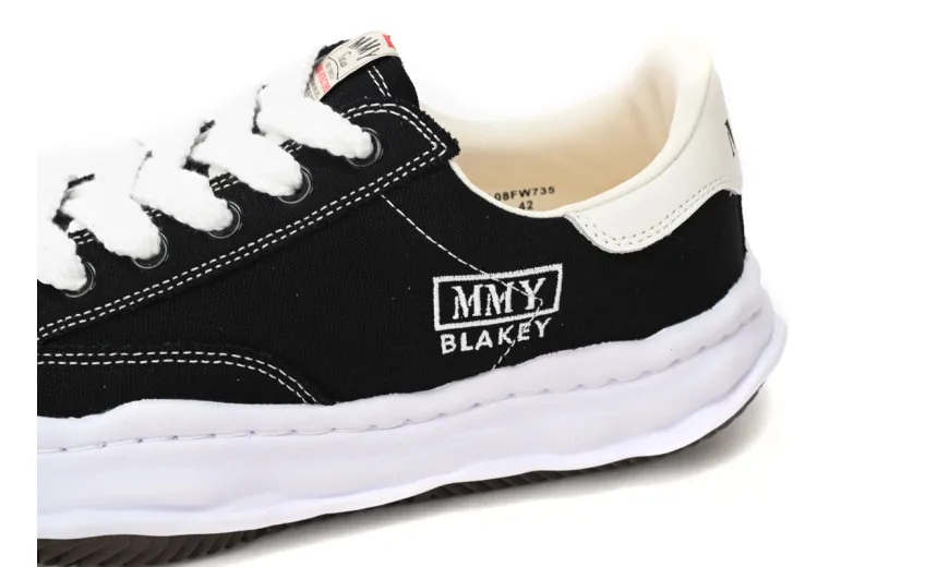 Bstsneaker-MIHARA YASUHIRO White And Black Background NO.762