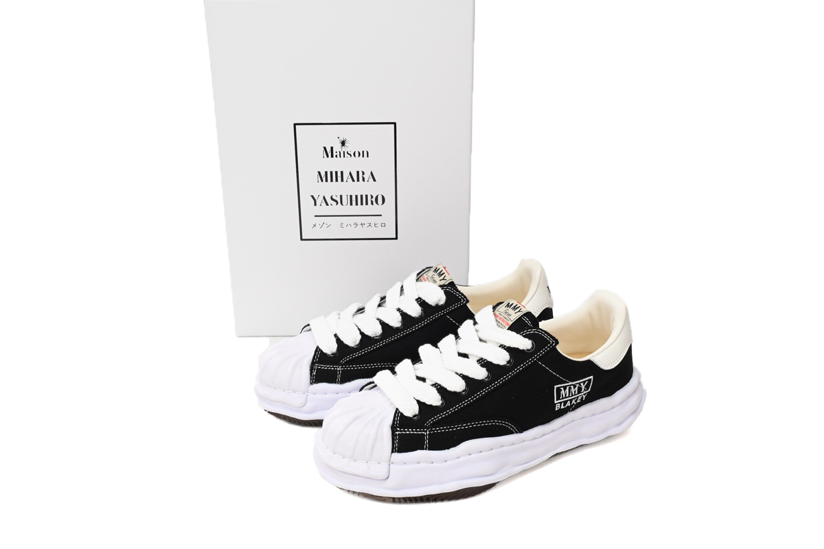 Bstsneaker-MIHARA YASUHIRO White And Black Background NO.762