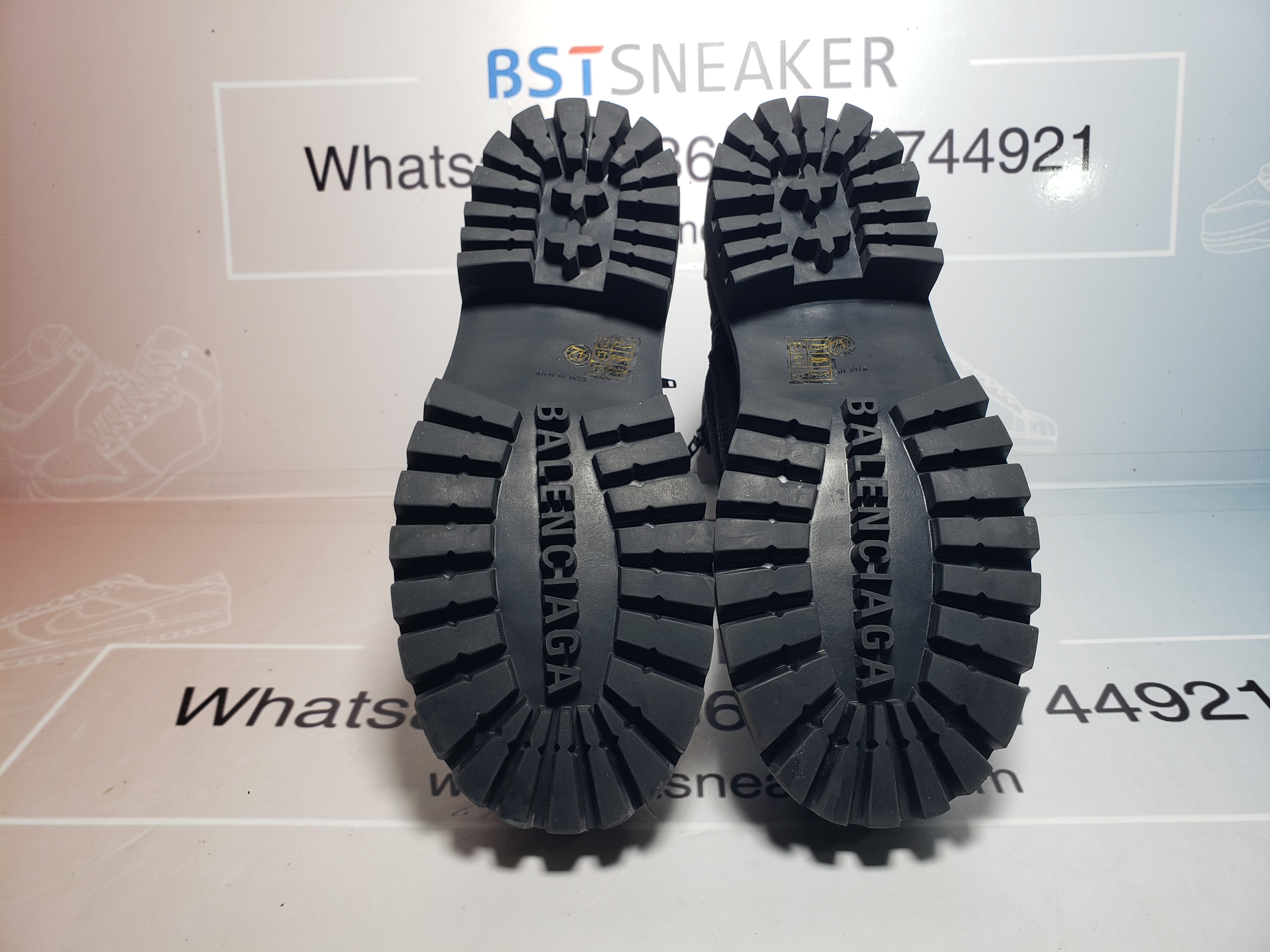 Bstsneaker-Balenciaga Strike 2MM Lace-up Boots in Black 694060-W2H11-1000