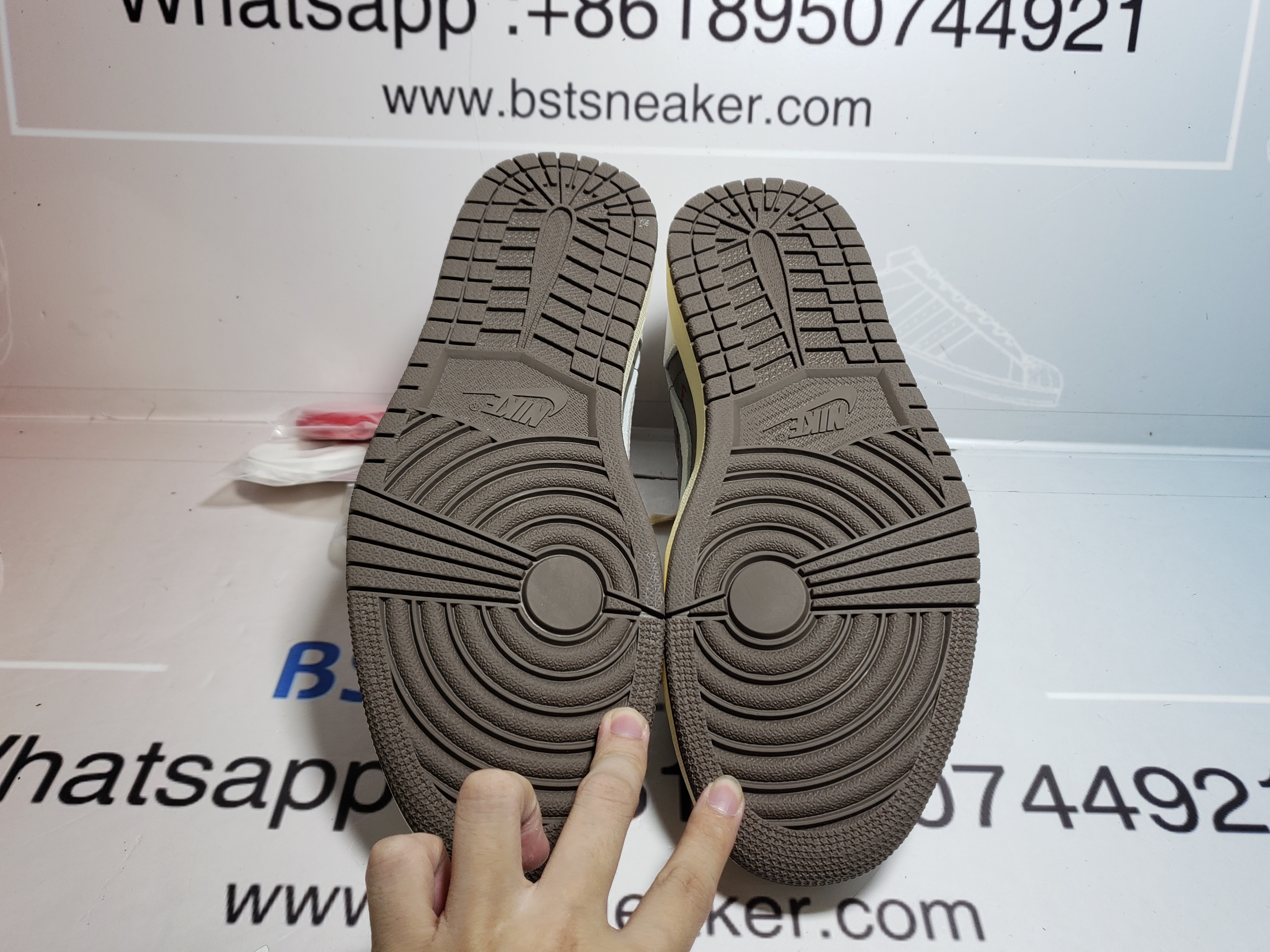 Bstsneaker- Travis Scott x Air Jordan 1 Low Reverse Mocha DM7866-162 