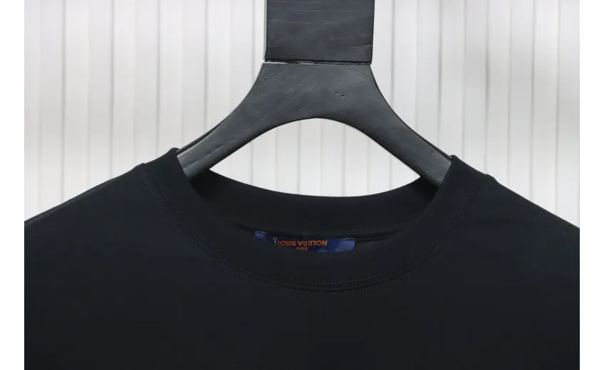 Bstsneaker- Louis Vuitton Embossed T-shirt Black 120
