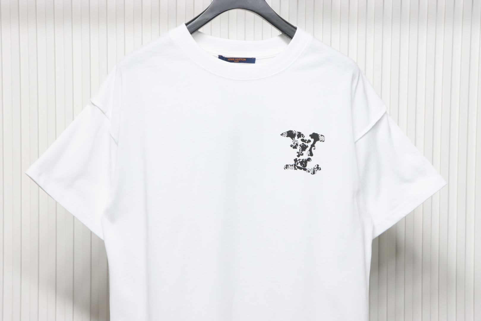 Bstsneaker- Louis Vuitton Embossed T-shirt White120