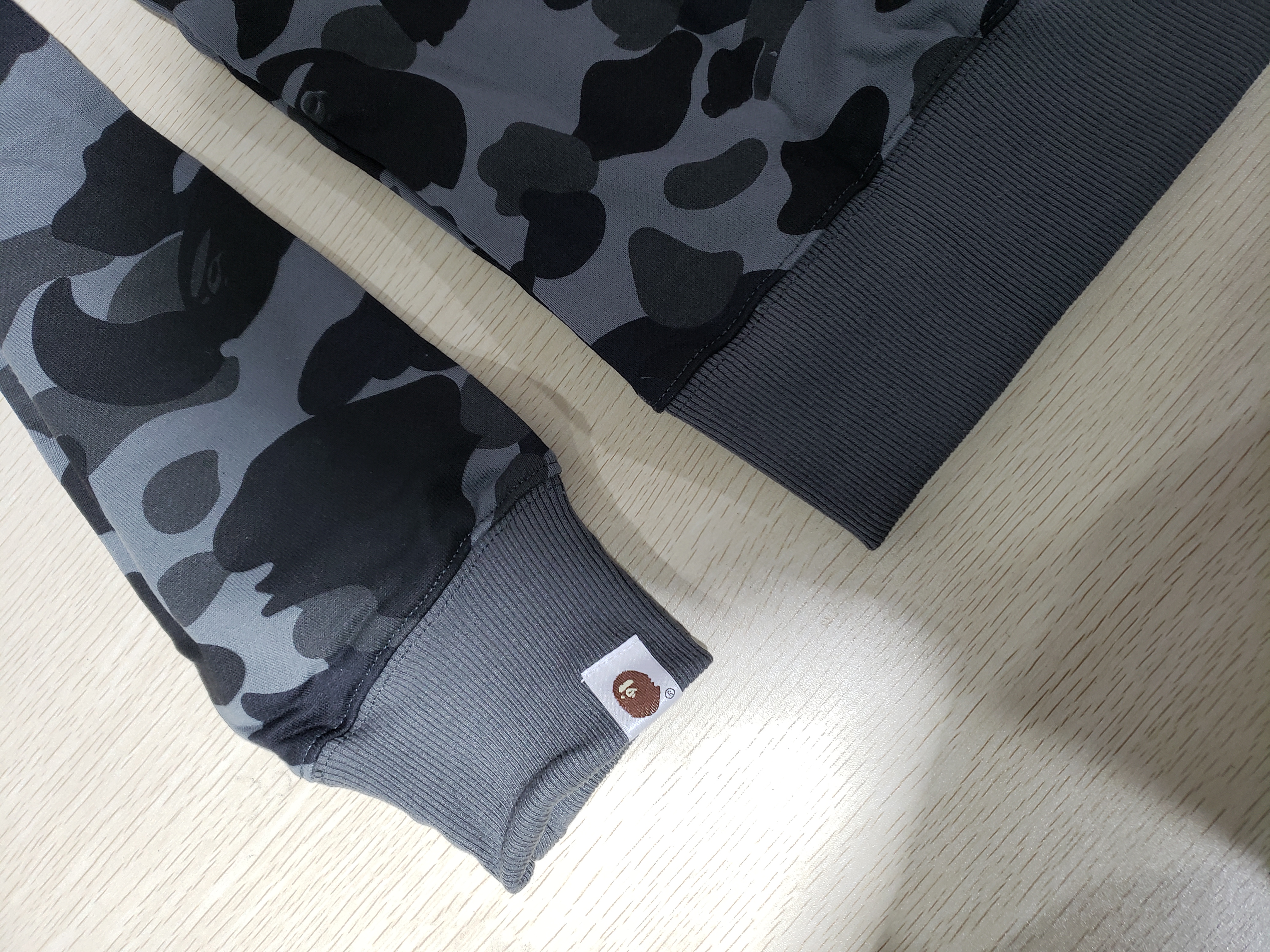 Bstsneaker-BAPE Color Camo Shark Zip Hoodie Black 4580793319054