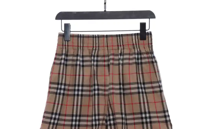 Bstsneaker- Burberry Classic vintage plaid patchwork webbing shorts 150