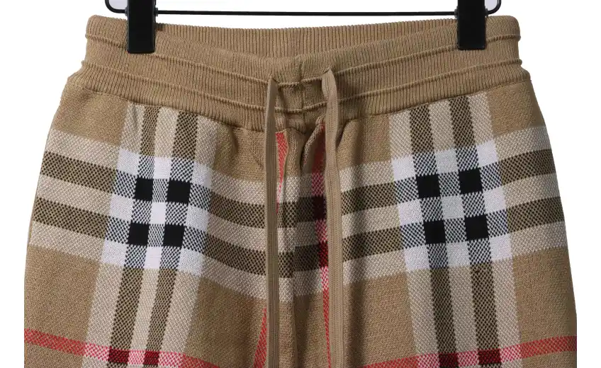 Bstsneaker- Burberry Classic Check Knit Shorts 100