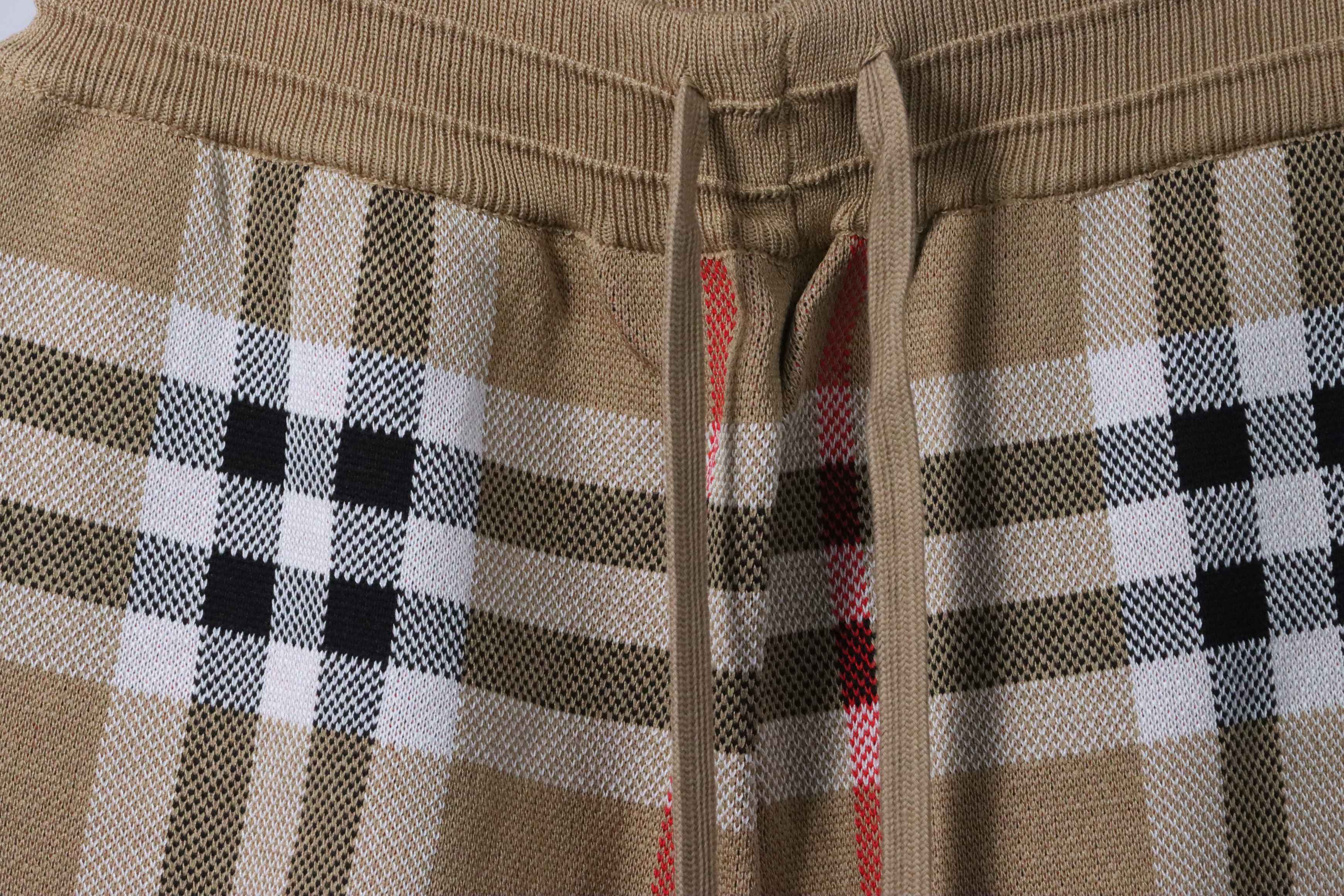 Bstsneaker- Burberry Classic Check Knit Shorts 100