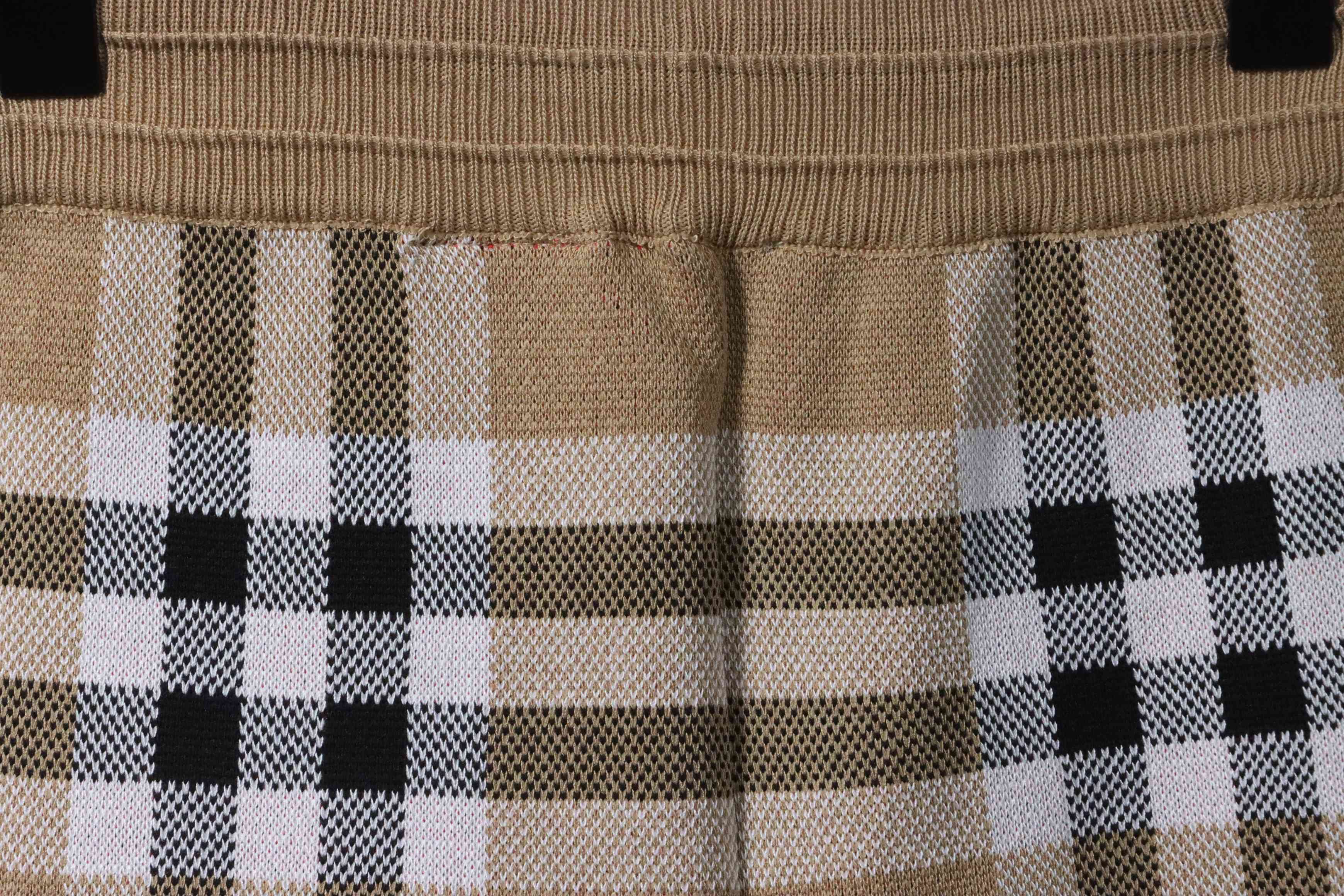 Bstsneaker- Burberry Classic Check Knit Shorts 100