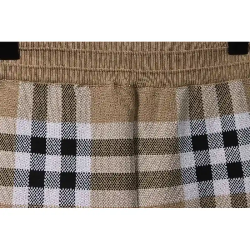 Bstsneaker- Burberry Classic Check Knit Shorts 100