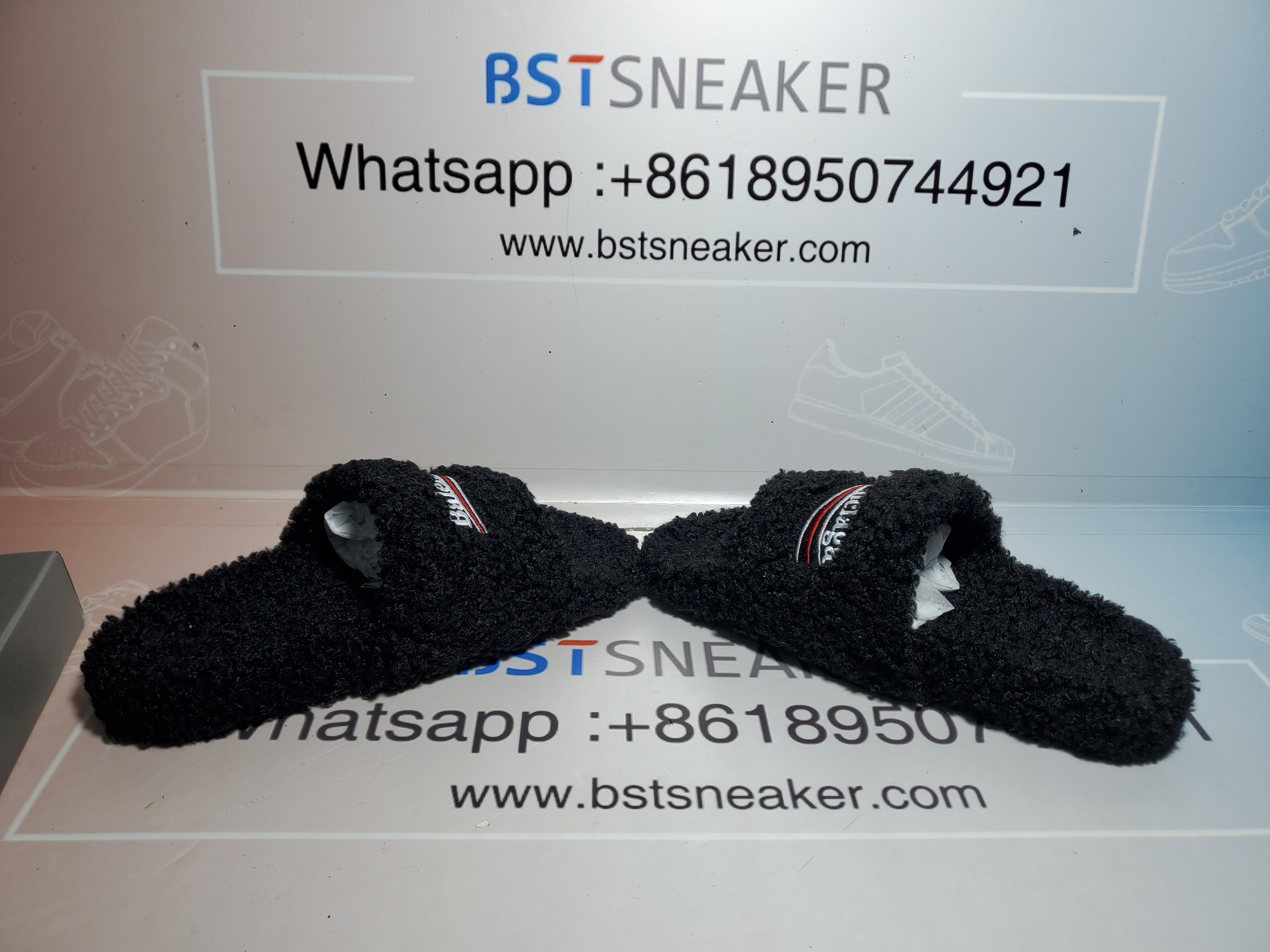 Bstsneaker- Balenciaga Furry Slide Black 654747W2DO11096 