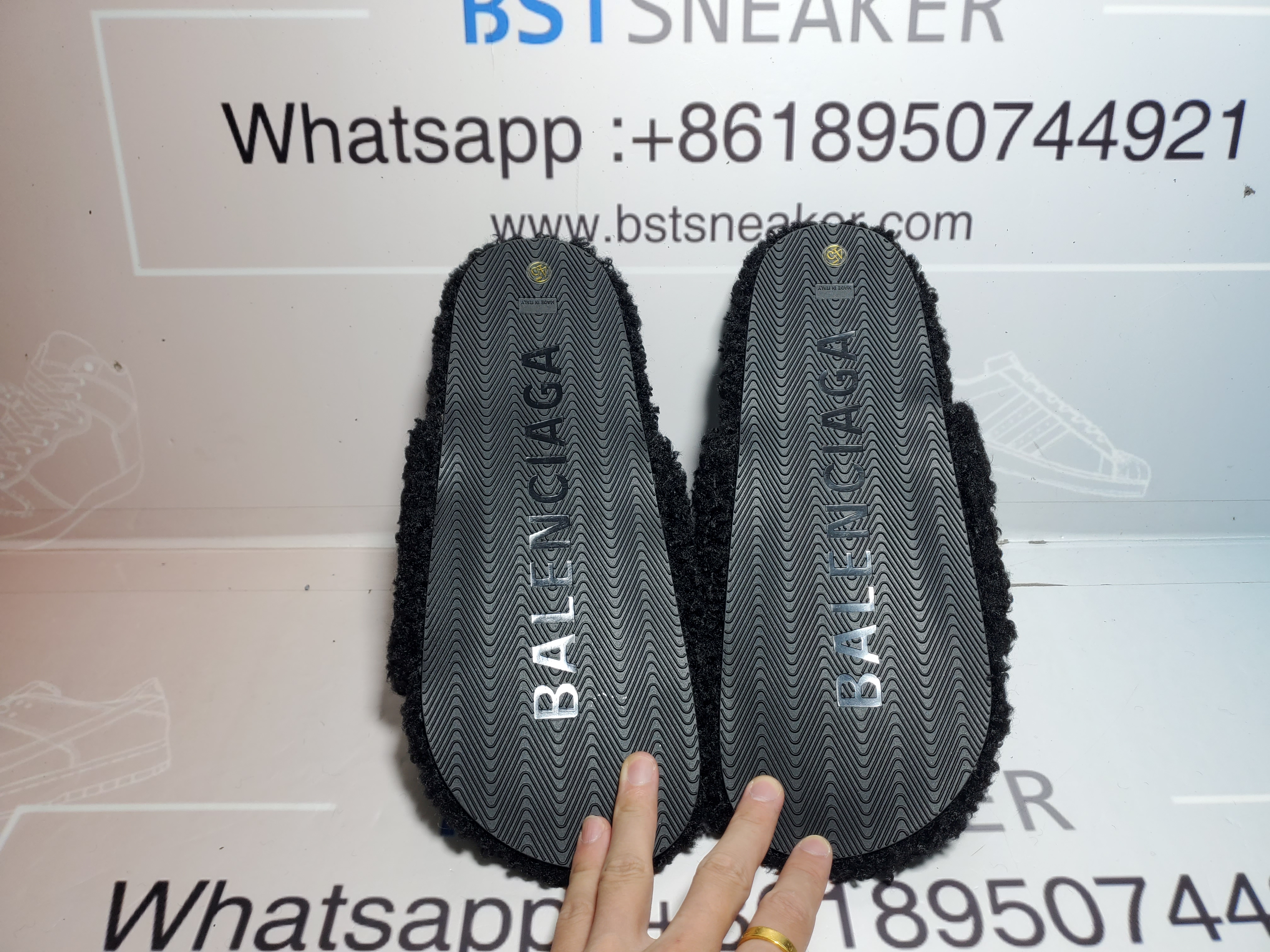 Bstsneaker- Balenciaga Furry Slide Black 654747W2DO11096 