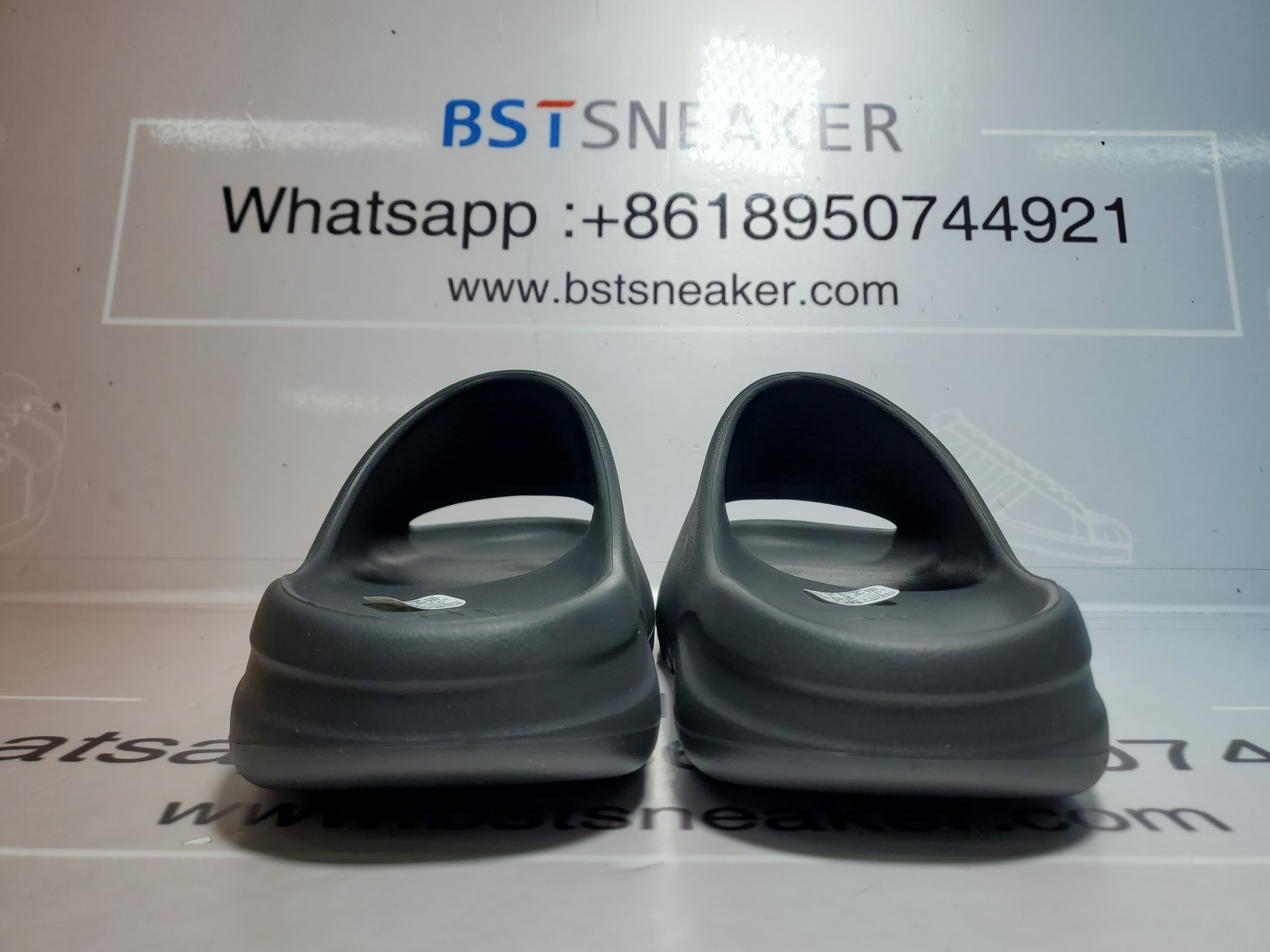 Bstsneaker-Adidas Yeezy Slide Onyx HQ6448