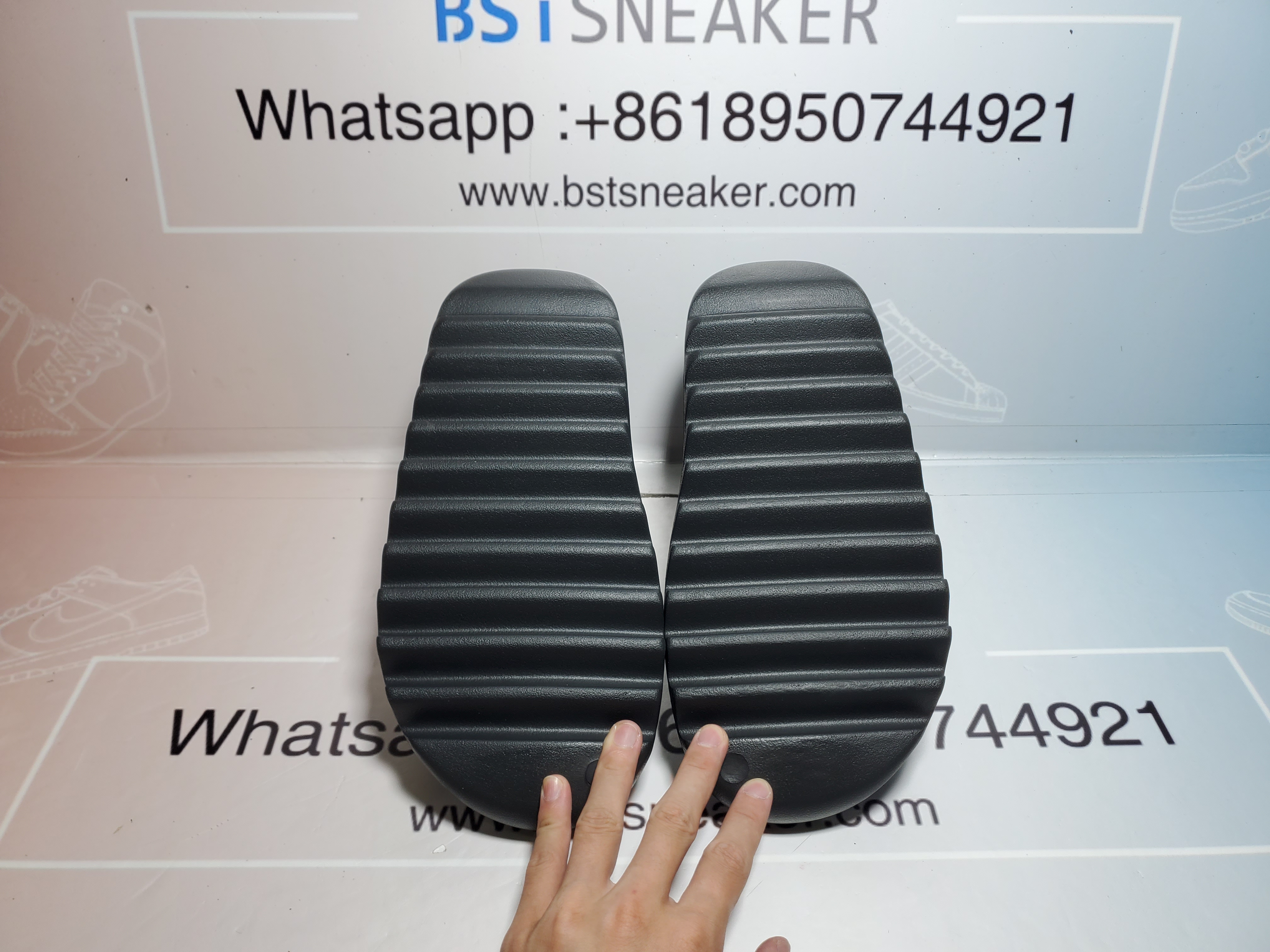 Bstsneaker-Adidas Yeezy Slide Onyx HQ6448