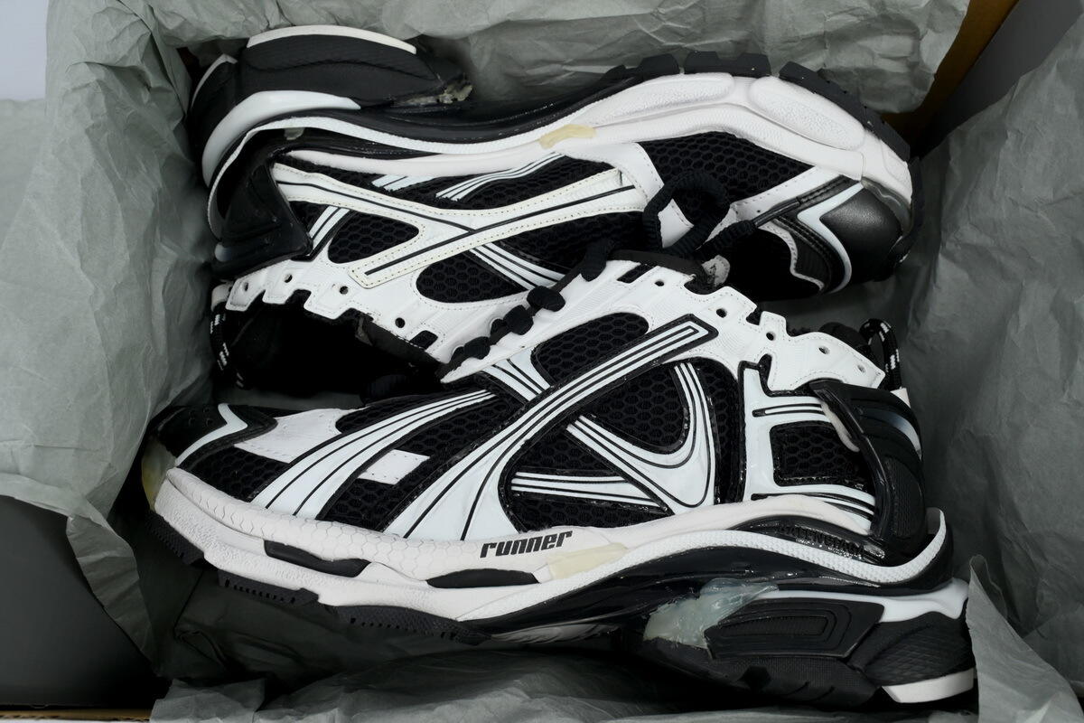 Bstsneaker-Balenciaga Runner Sneaker  White Black 772774 W3RMU 9010