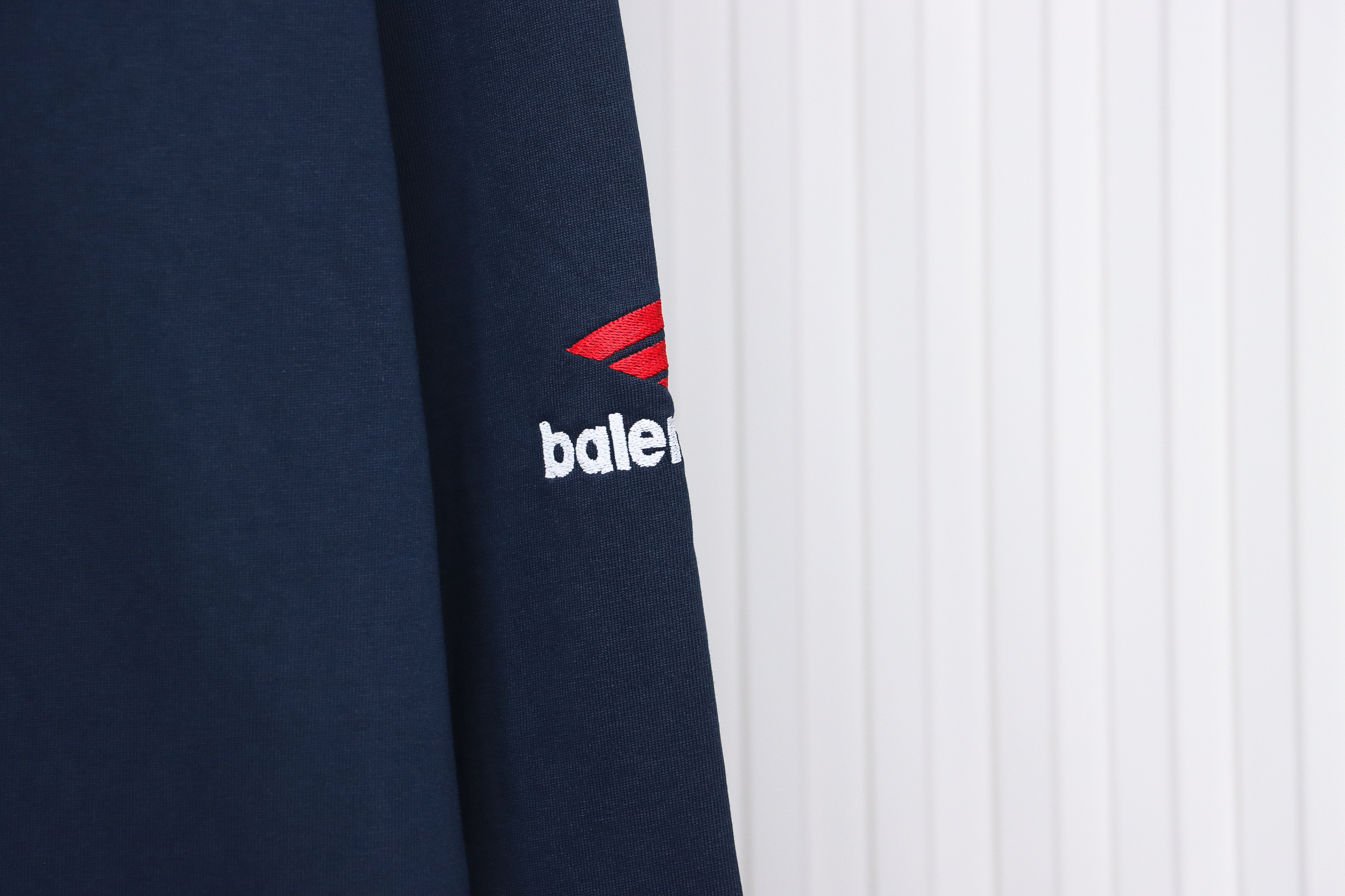 Bstsneaker-Balenciaga Logo Embroidered Long Sleeves 220