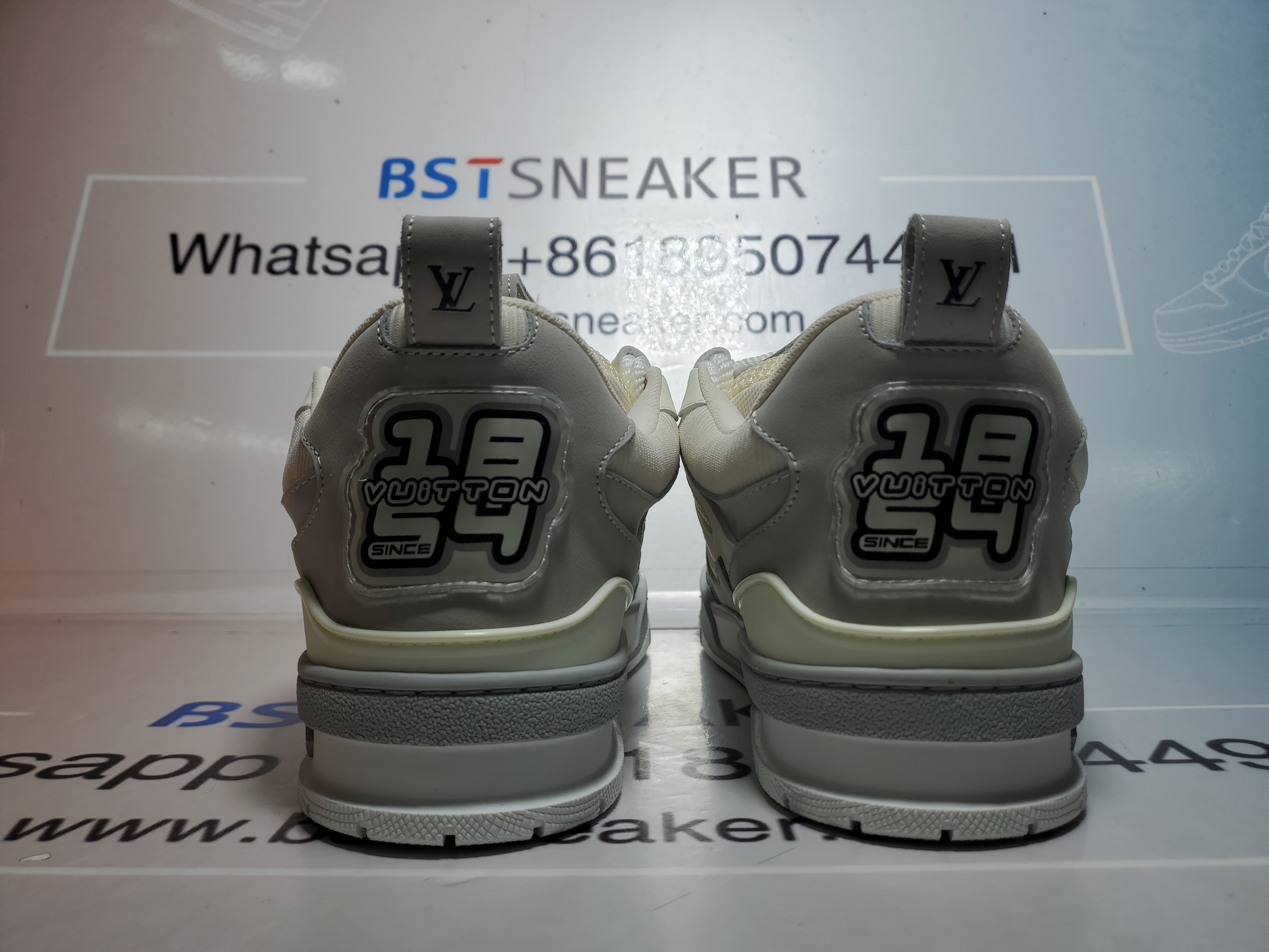 Bstsneaker-Louis Vuitton Leather lace up Fashionable Board Shoes White Gray 1ACQP4 SK8