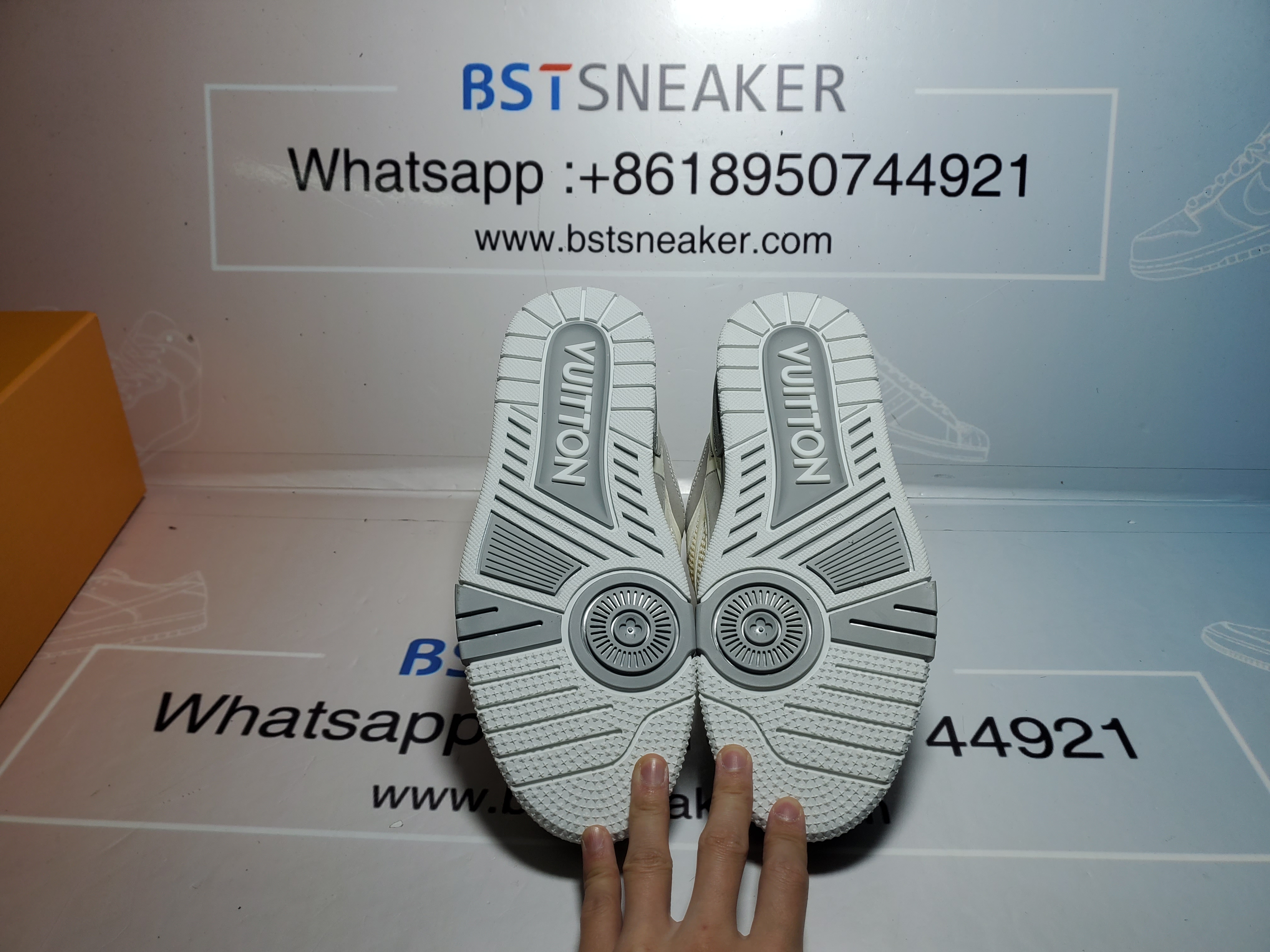 Bstsneaker-Louis Vuitton Leather lace up Fashionable Board Shoes White Gray 1ACQP4 SK8