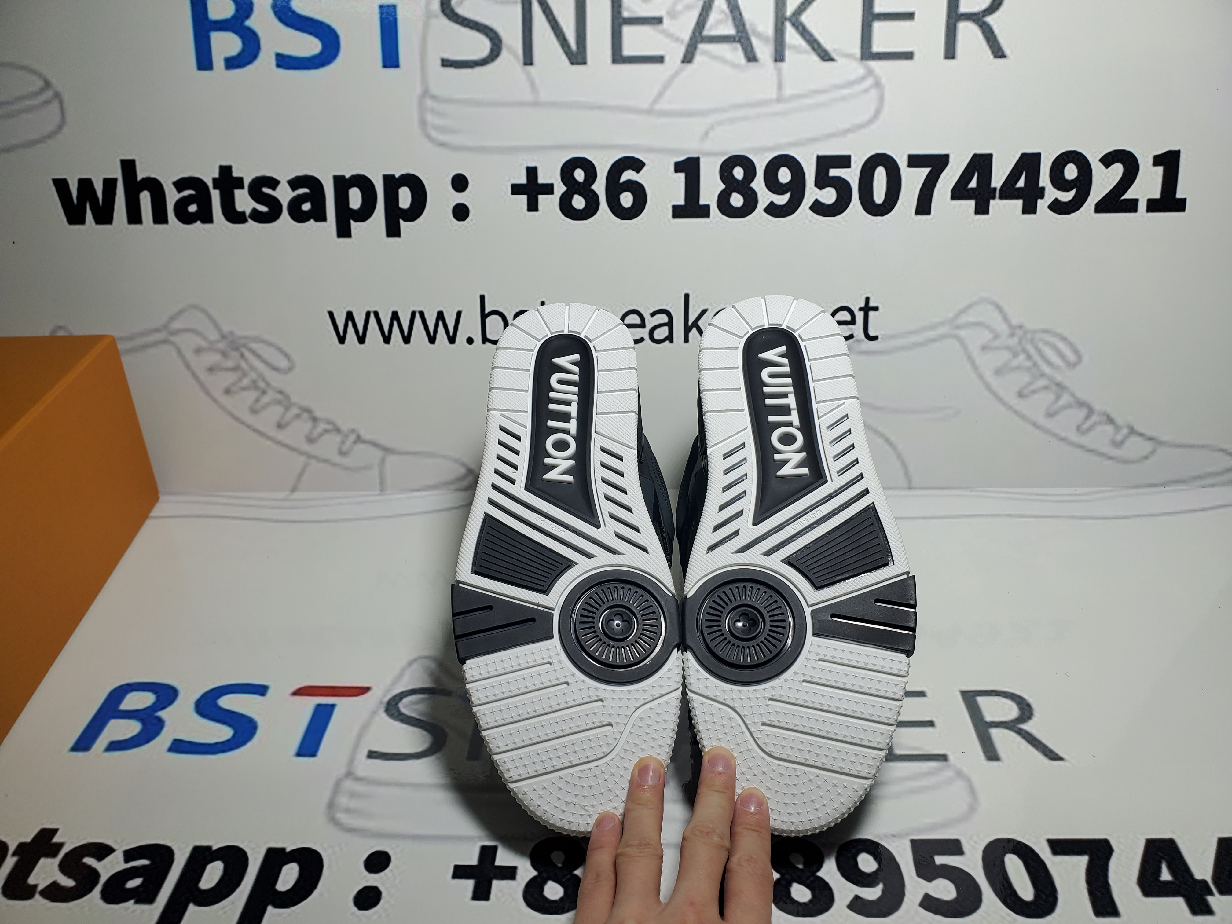 Bstsneaker-Louis Vuitton LV Skate Sneaker Black White 1AARR1