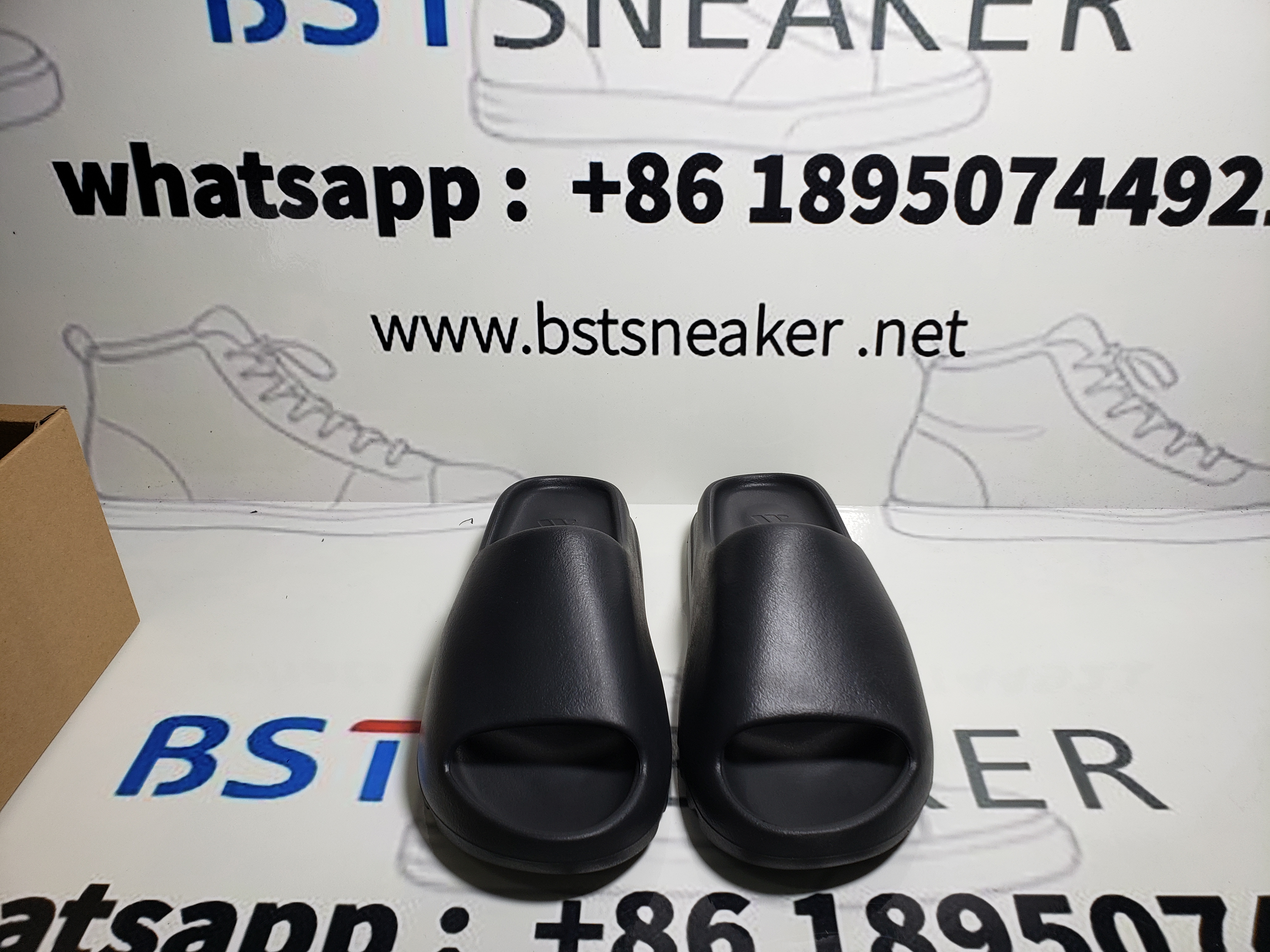 Bstsneaker-Adidas Yeezy Slide Onyx HQ6448