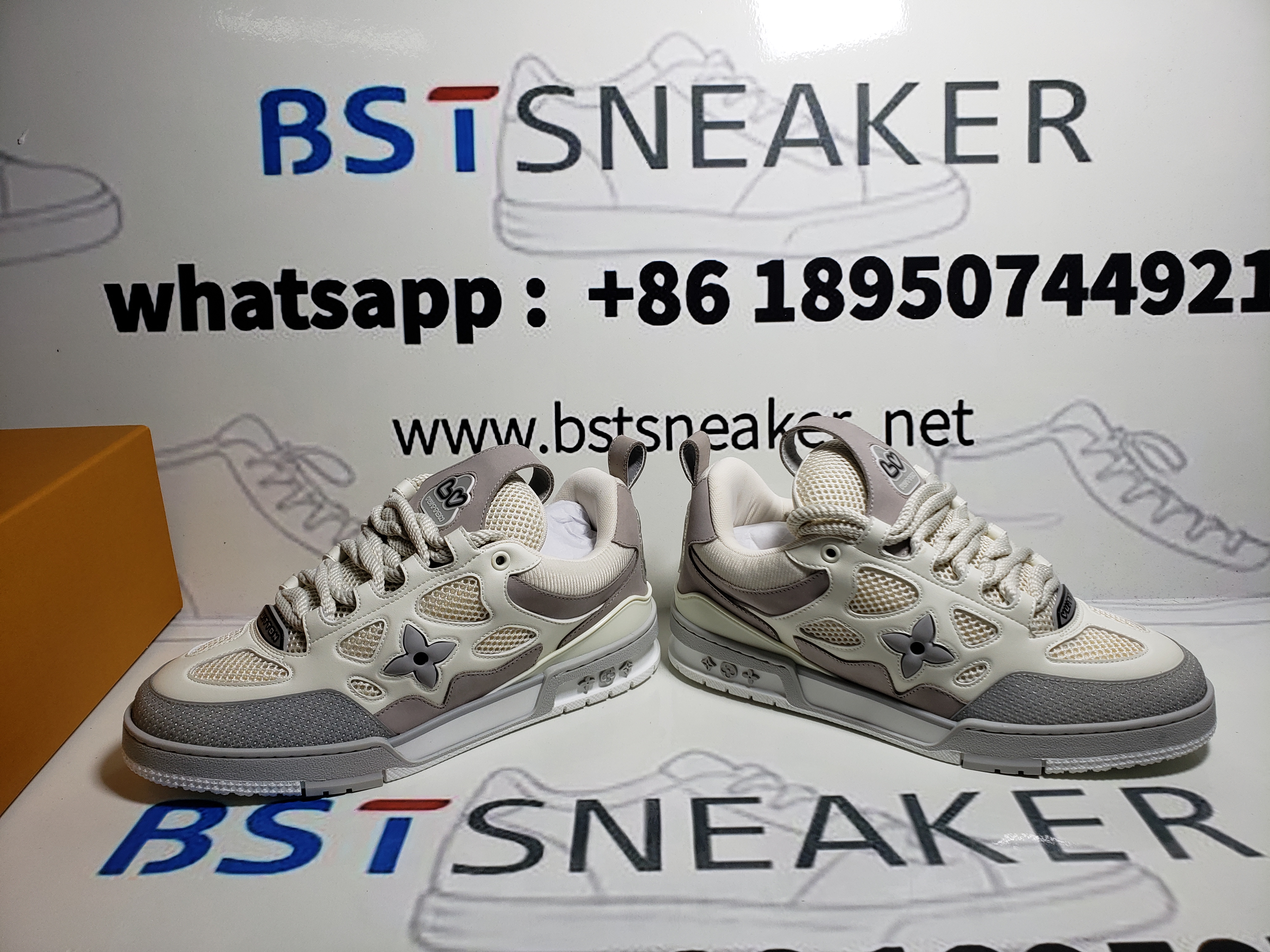 Bstsneaker-Louis Vuitton Leather lace up Fashionable Board Shoes White Gray 1ACQP4 SK8