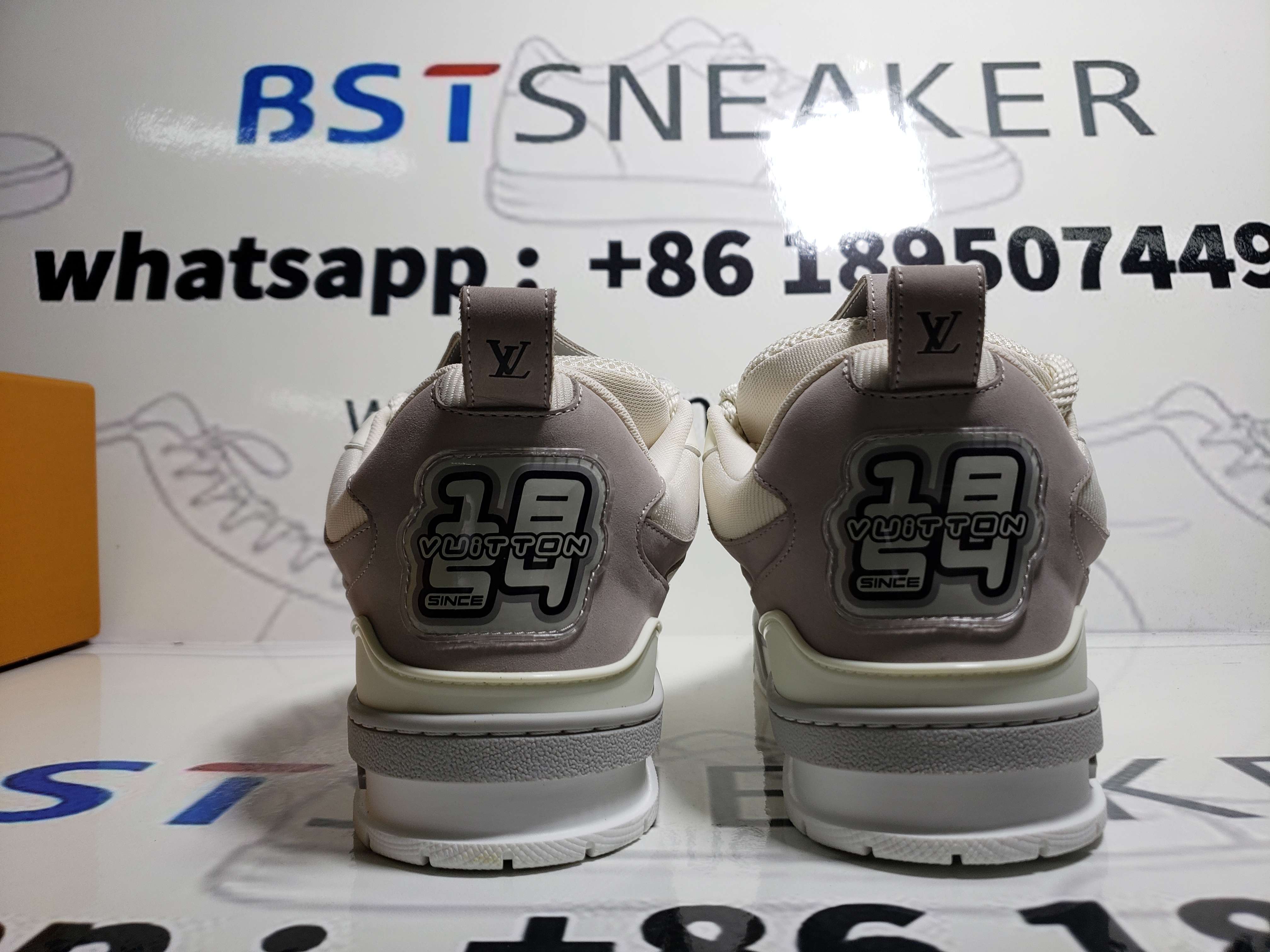 Bstsneaker-Louis Vuitton Leather lace up Fashionable Board Shoes White Gray 1ACQP4 SK8