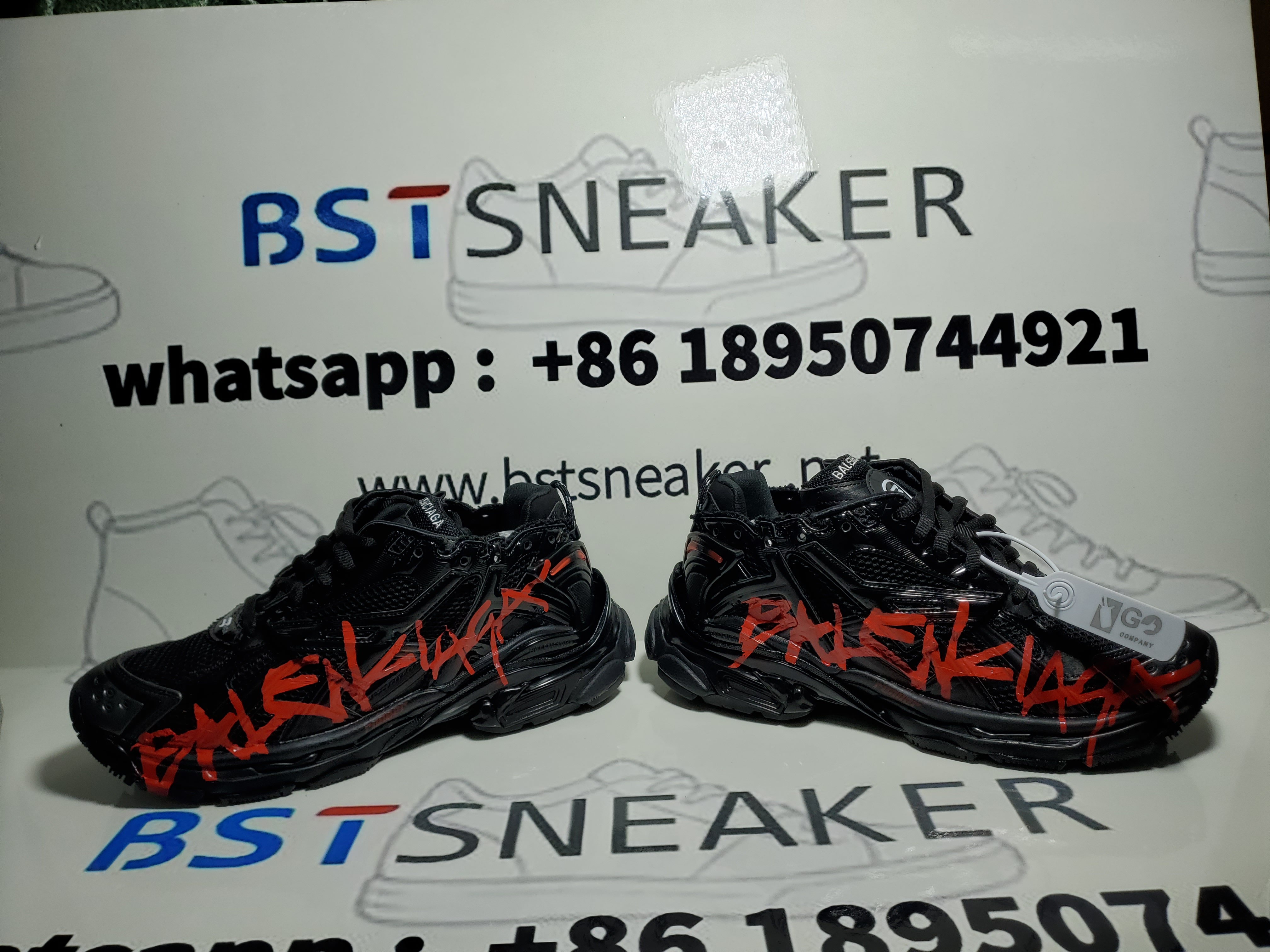 Bstsneaker-Balenciaga Runner Black And Red Characters 677402 W3RB1 0102