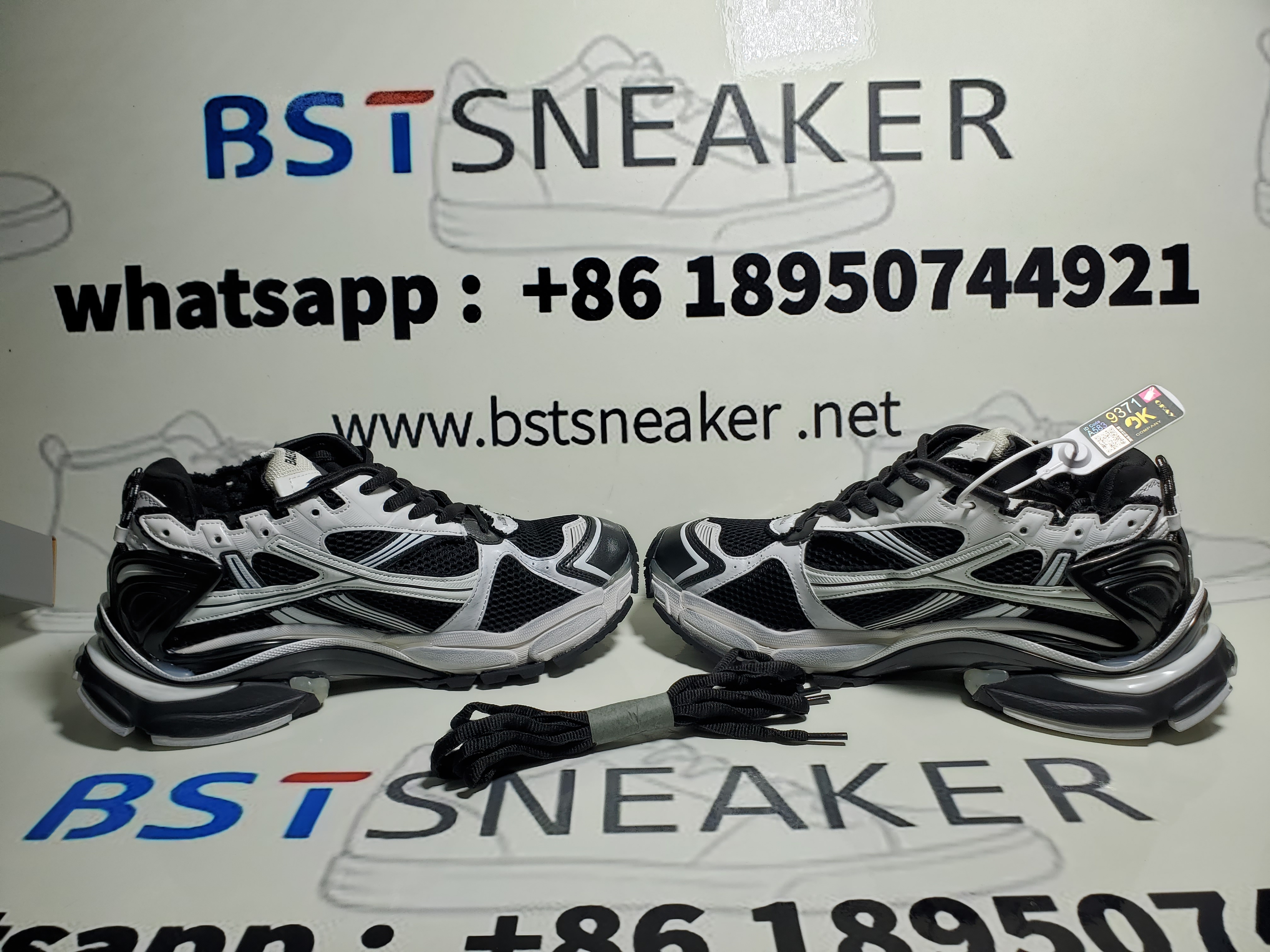 Bstsneaker-Balenciaga Runner Sneaker White Black 772774 W3RMU 9010