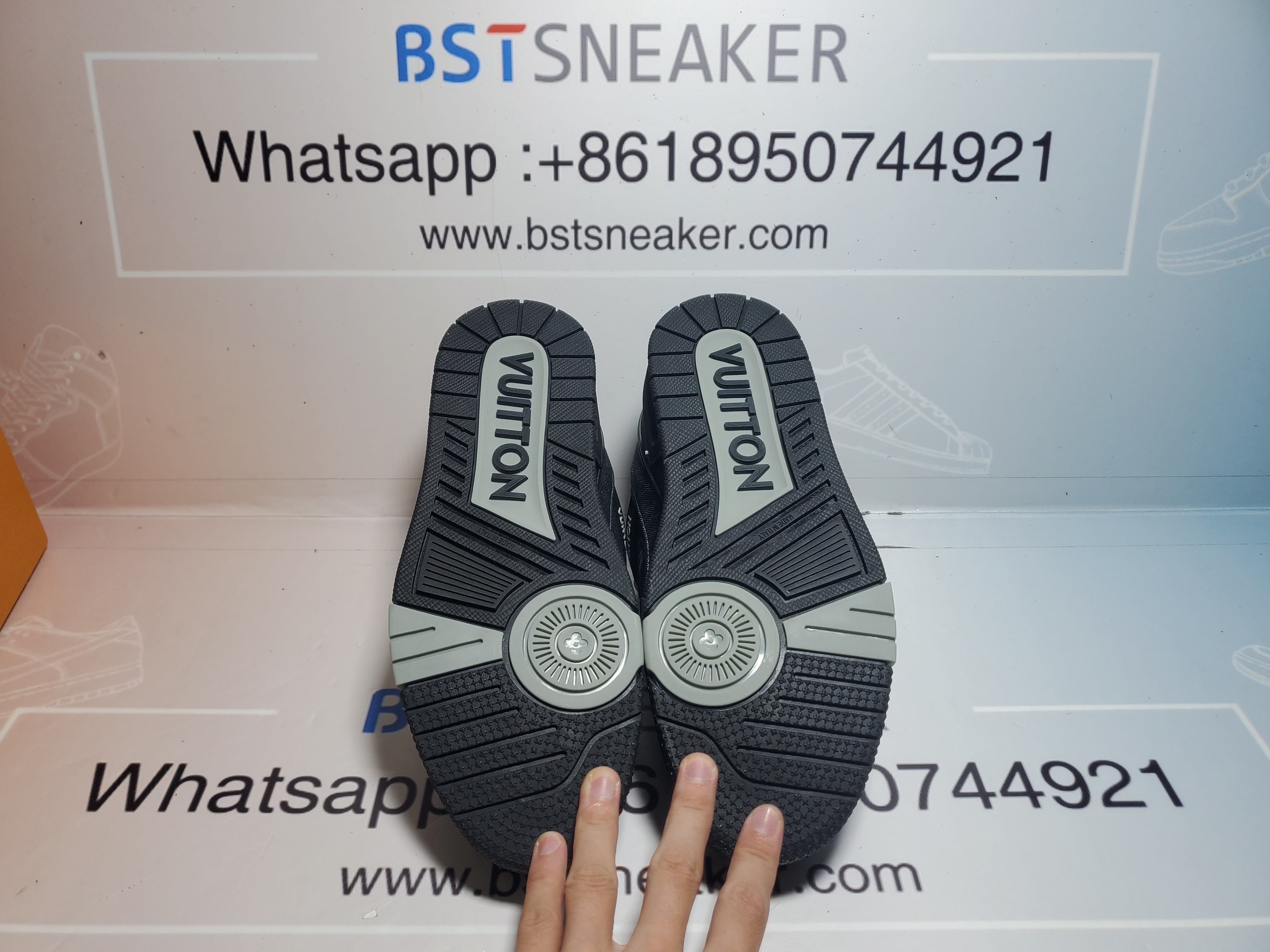 Bstsneaker-Louis Vuitton LV Trainer All Black Embossing 1AARER