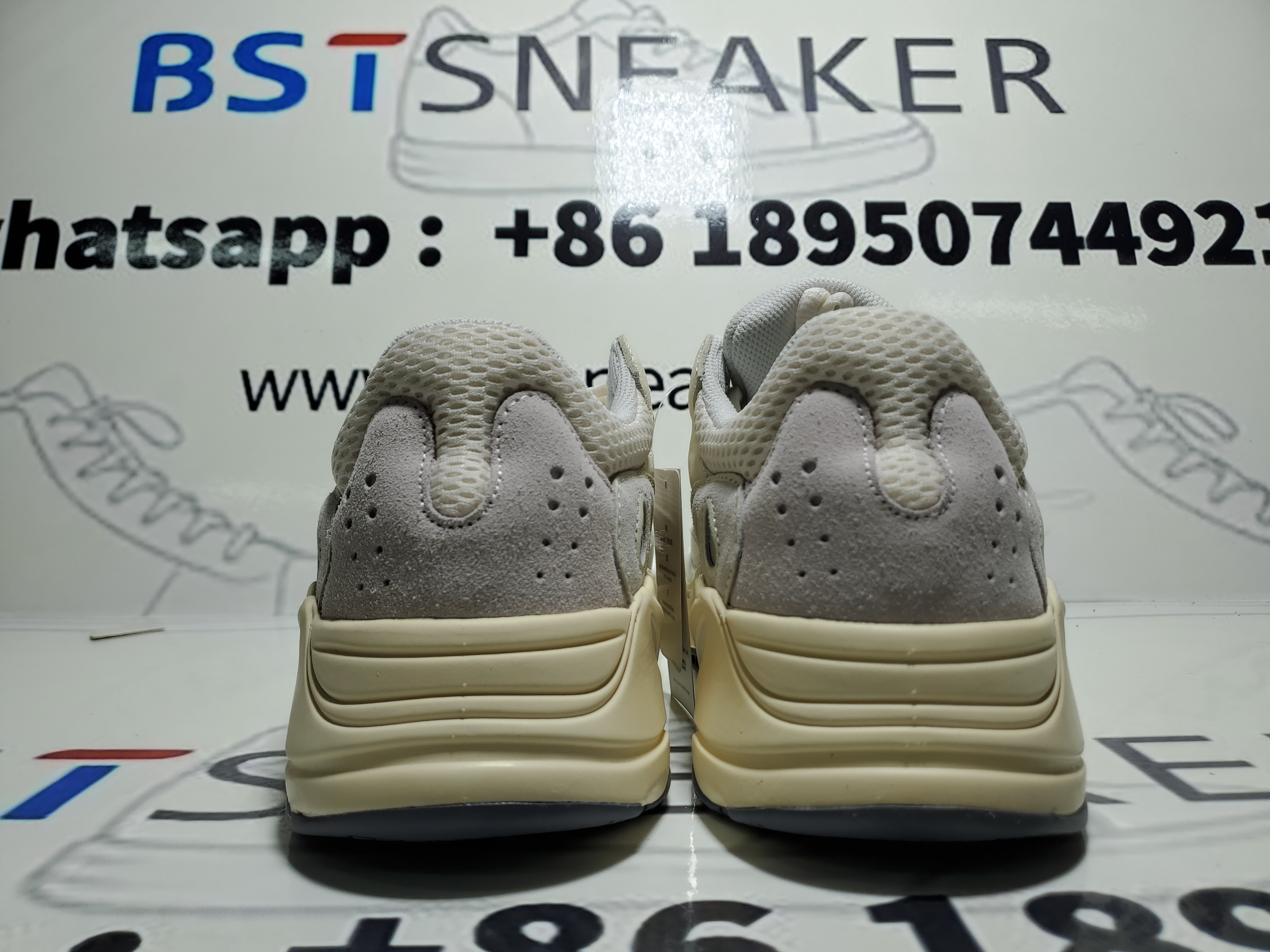 Bstsneaker-Adidas Yeezy Boost 700 Analog EG7596 