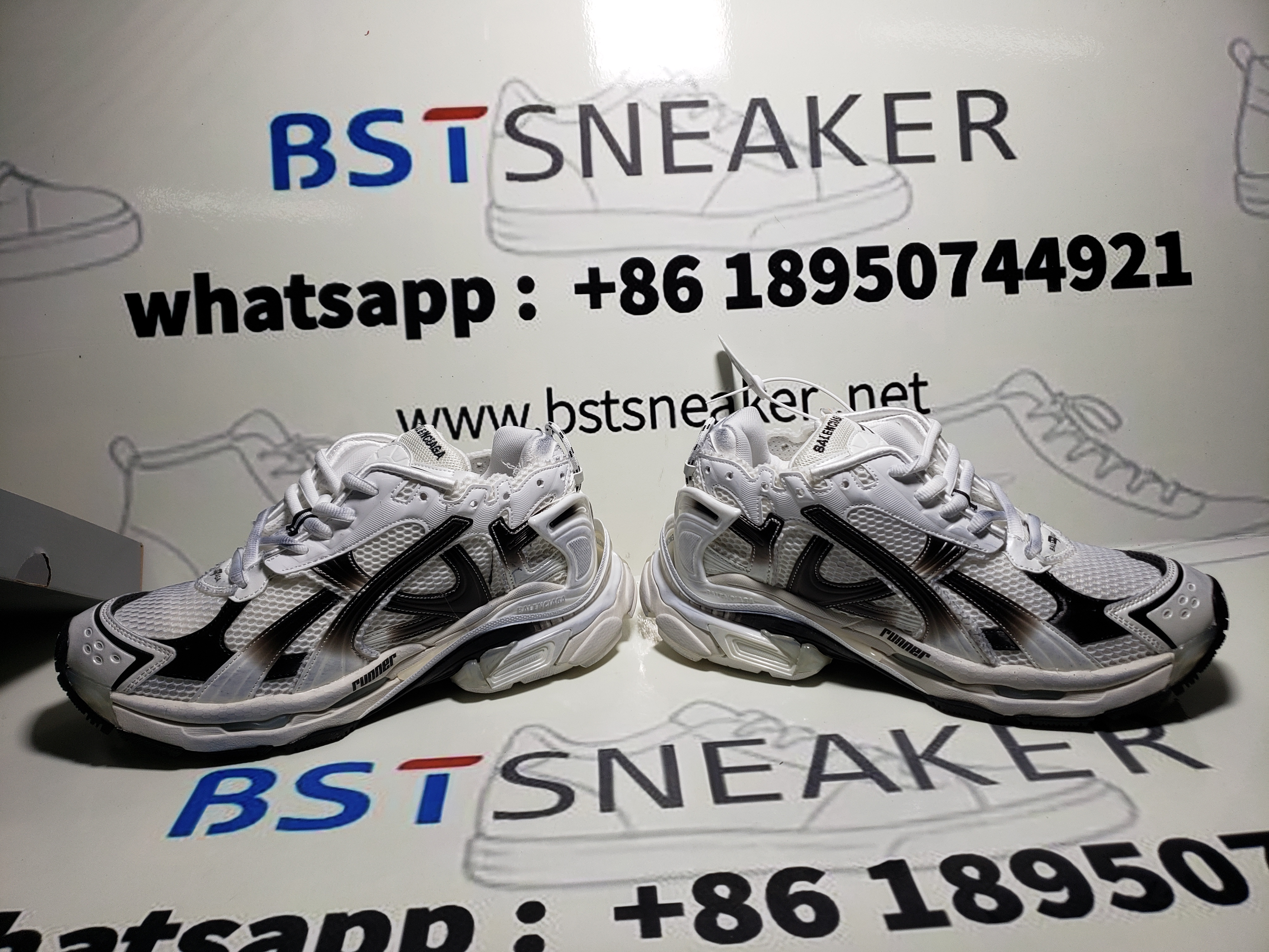 Bstsneaker-Balenciaga Runner Sneaker Gradient White Black 772774 WRUNG 9010