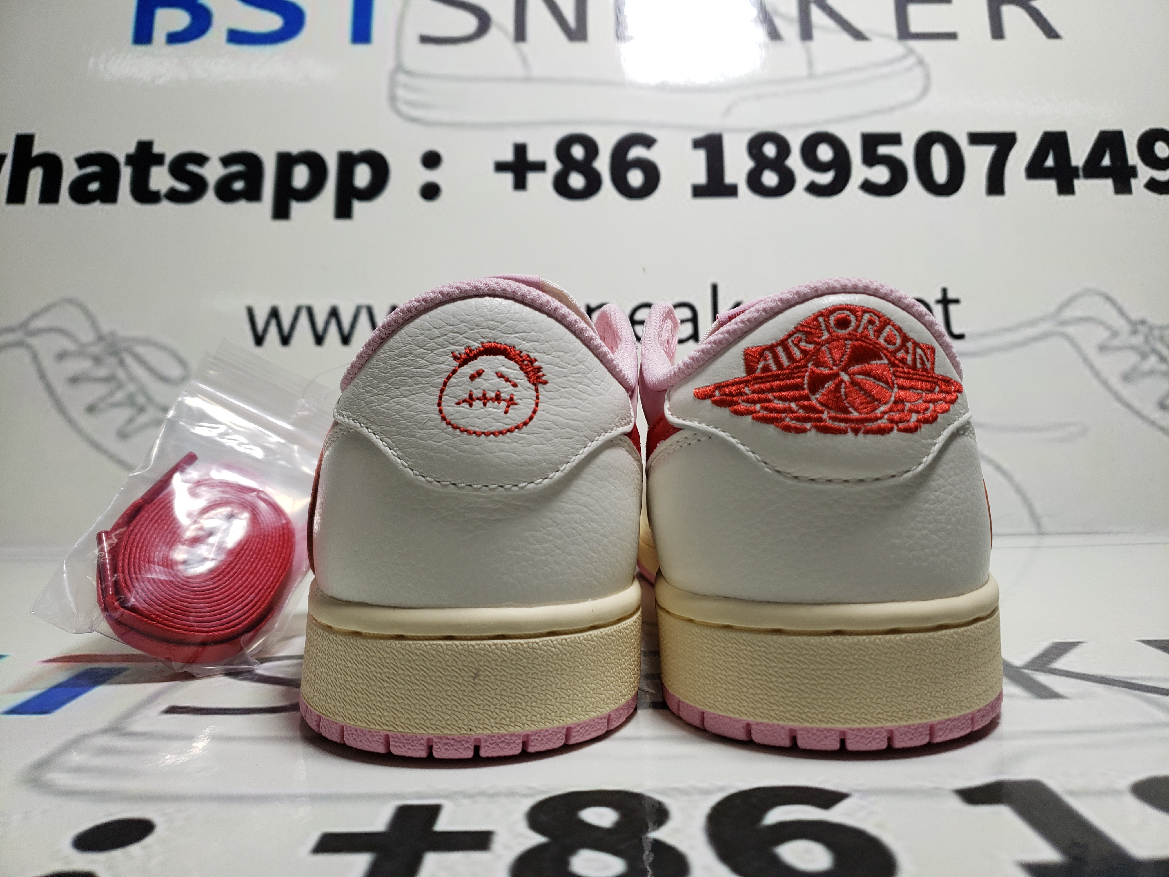 Bstsneaker-Nike x Travis Scott Air Jordan 1 Low OG "Sail/Tropical Pink" IQ7604-101
