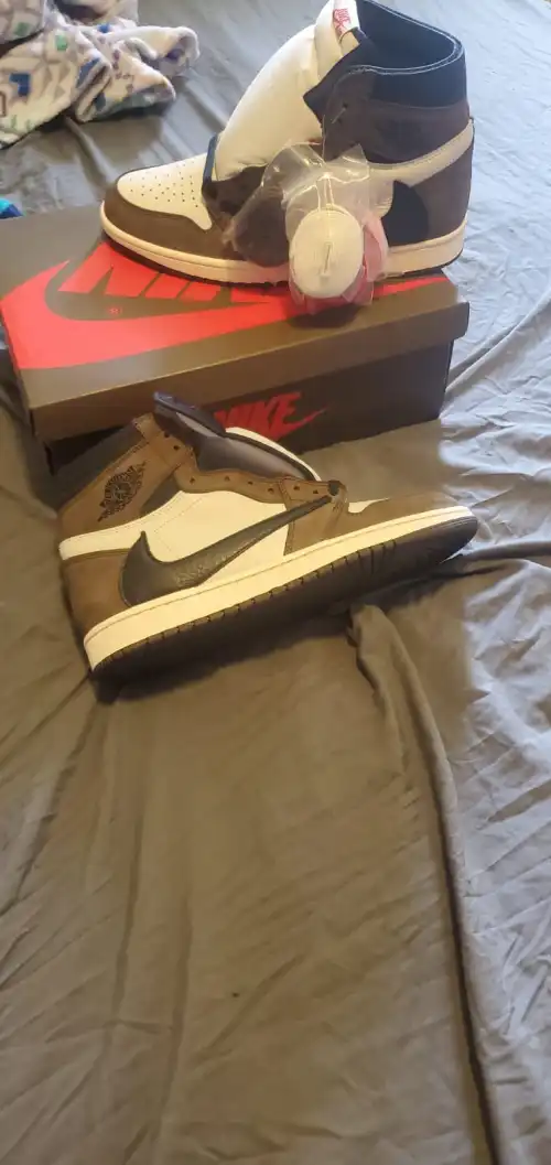 Bstsneaker- Air Jordan 1 Retro High Travis Scott CD4487-100  review 