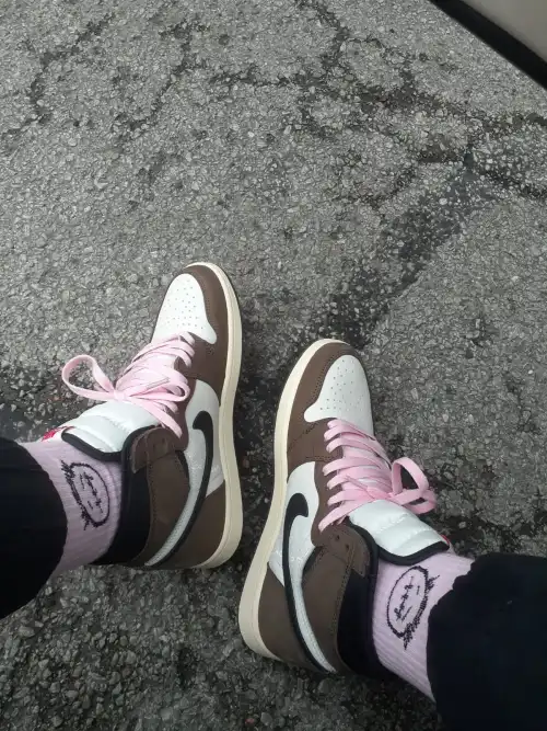 Bstsneaker- Air Jordan 1 Retro High Travis Scott CD4487-100  review 