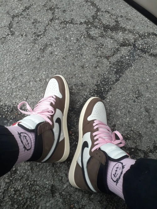 Bstsneaker- Air Jordan 1 Retro High Travis Scott CD4487-100  review 